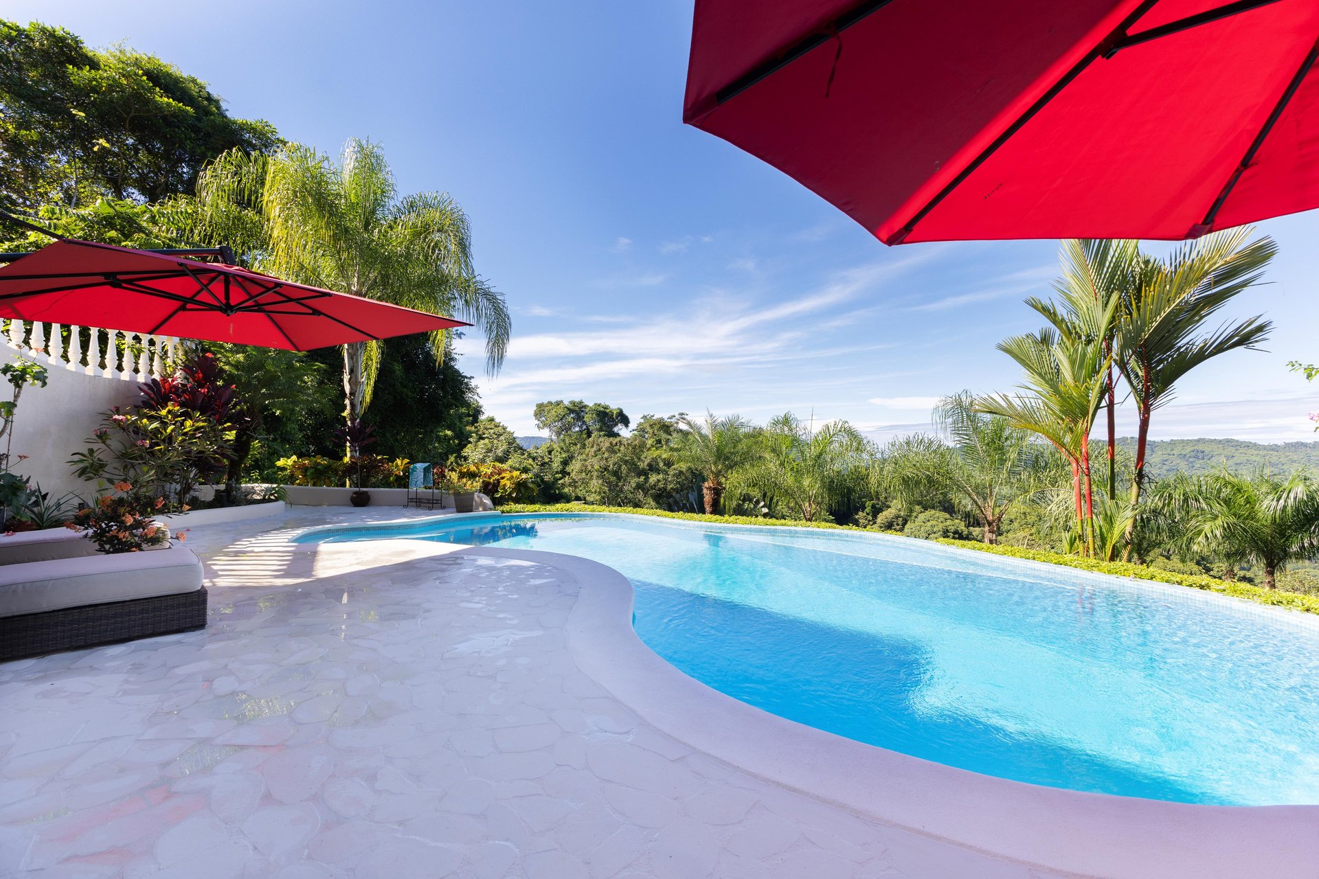CASA ORQUIDEA – LUXURY HOME WITH OCEAN VIEWS IN GATED COMMUNITY
