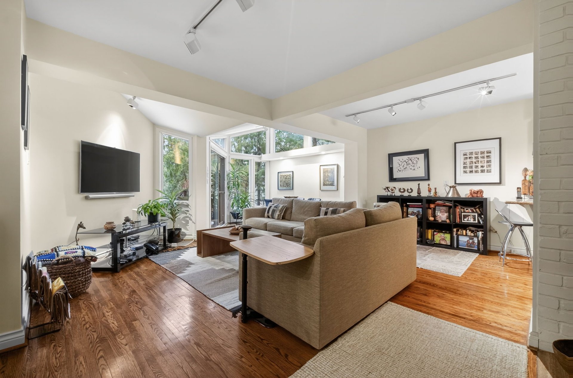 SOLD: Luxurious Country Living In The City