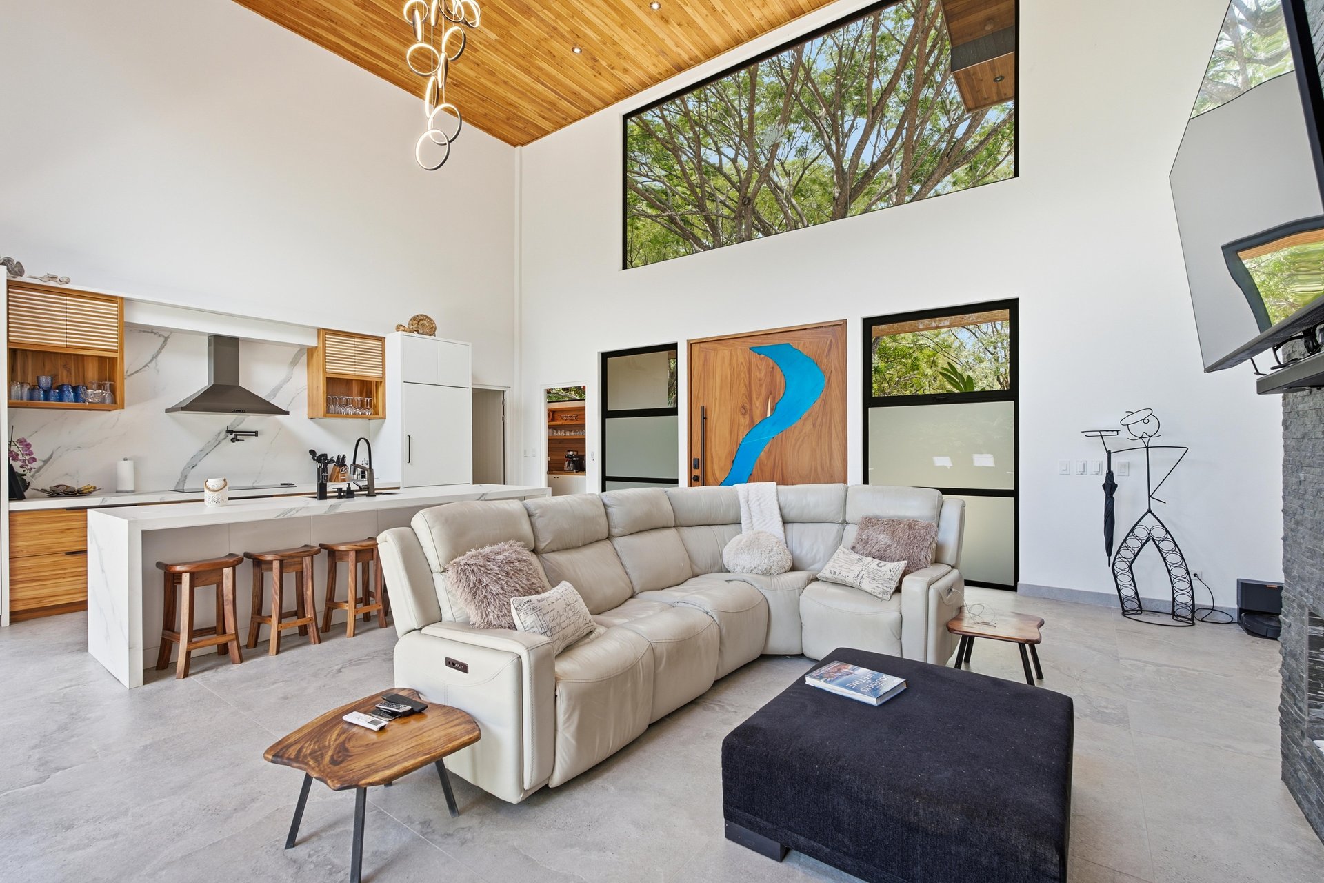 Casa La Ola Perfecta | Luxury 5-Bedroom Home with Pool Near the Beach in Hacienda Pinilla