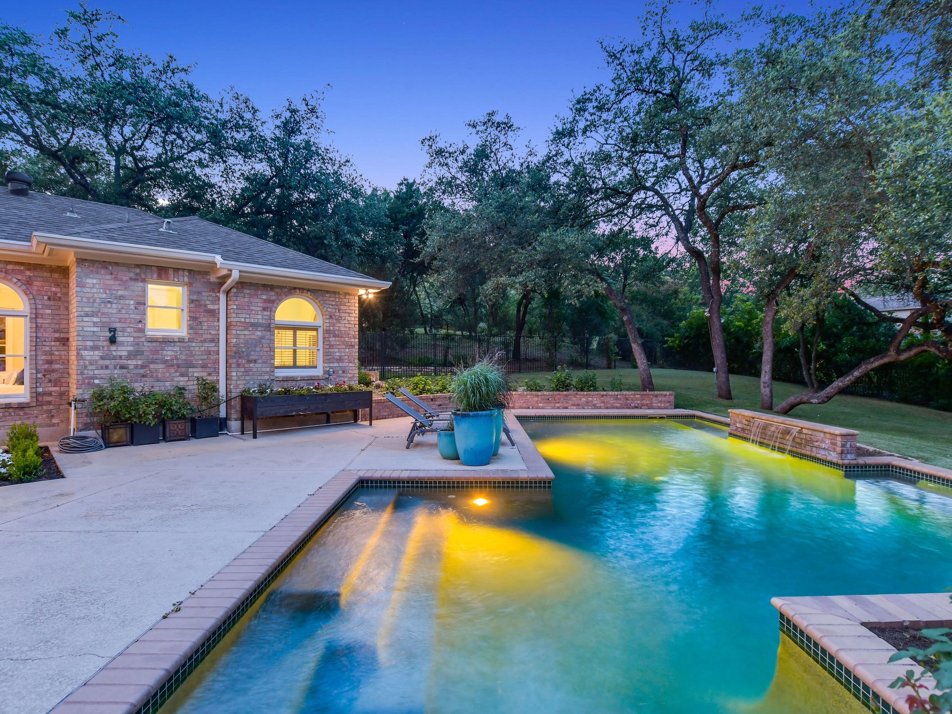 Las Lomas Transitional