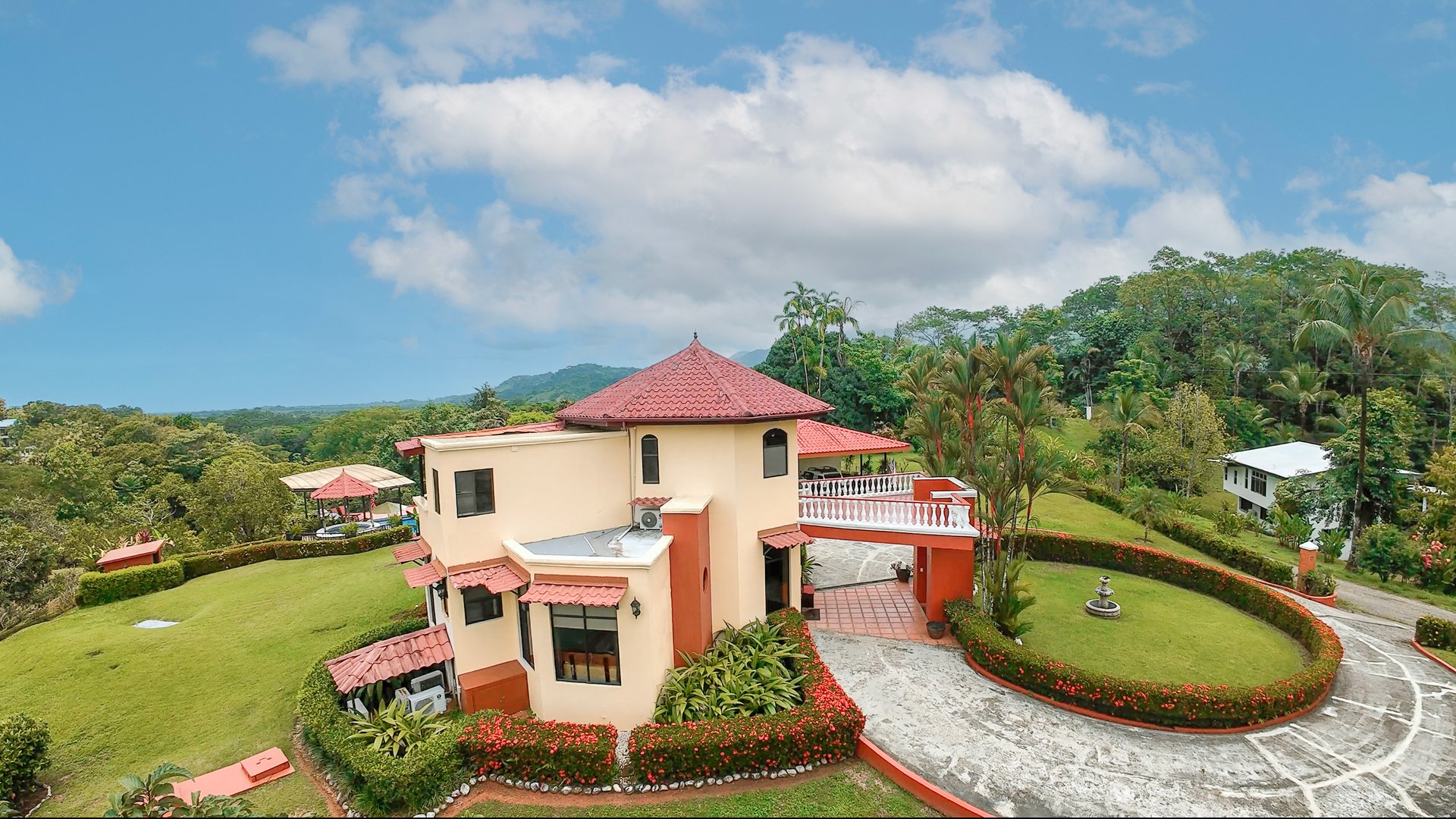 Tropical Estate in Gated Community near Quepos