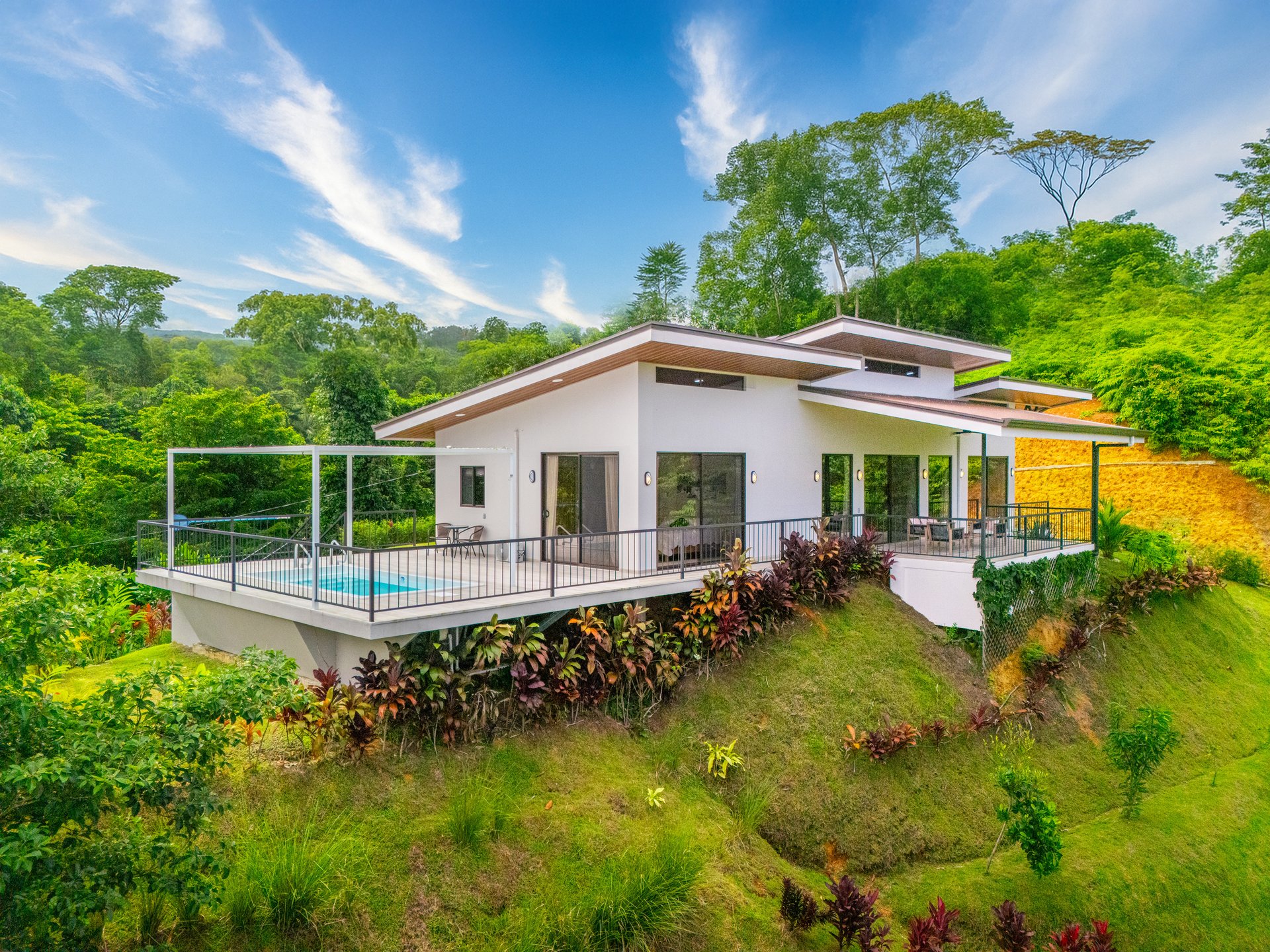 Modern Jungle Oasis in Finca Marañon – A Slice of Paradise in Ojochal, Costa Rica