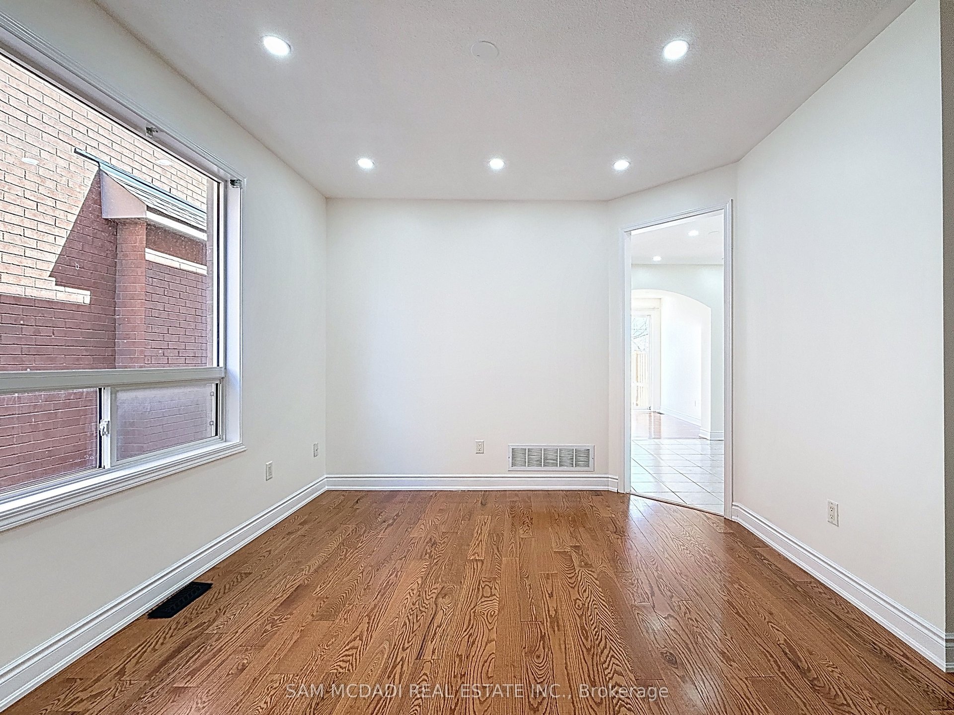 1354 Weir Chase 