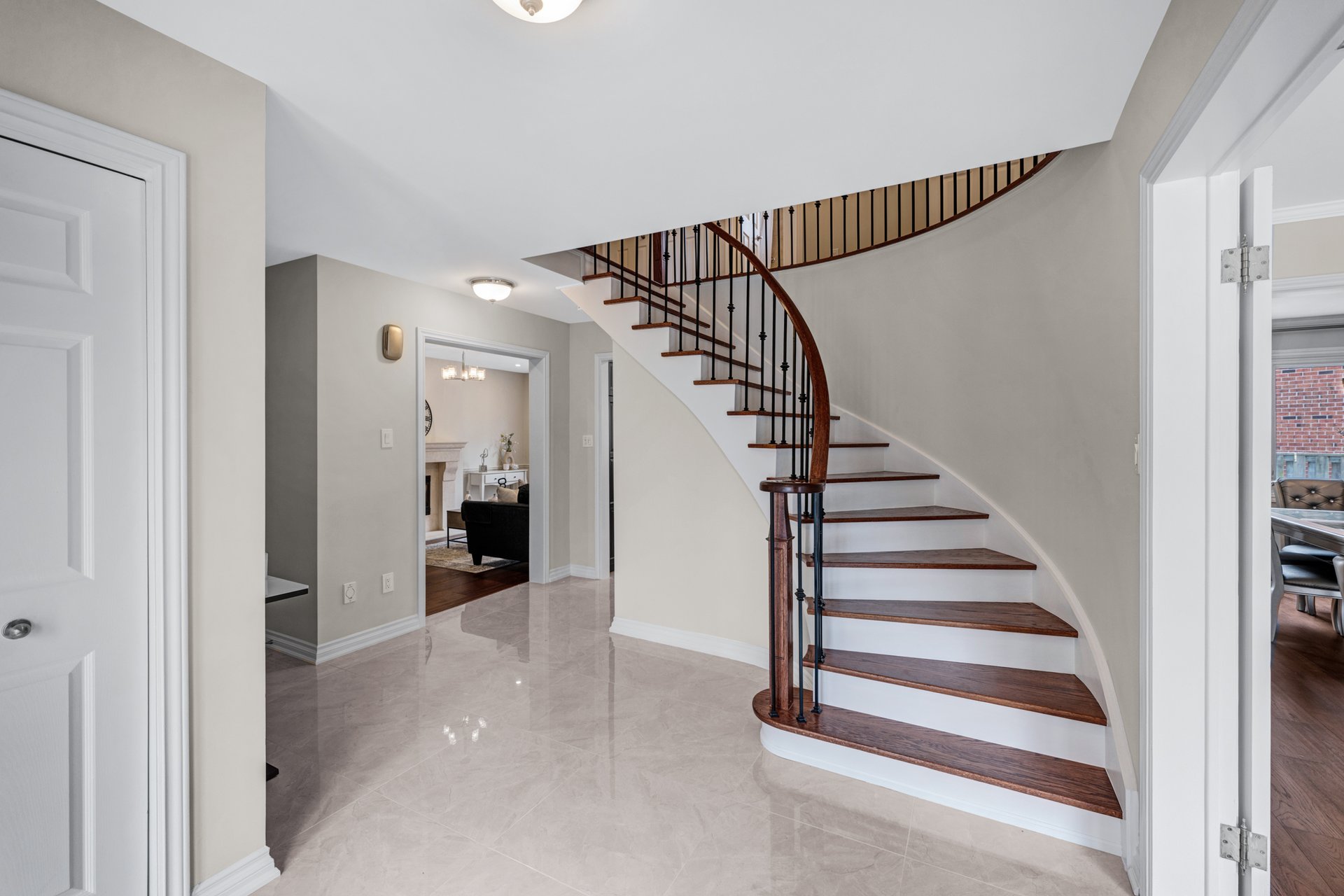 1053 Red Pine Cres