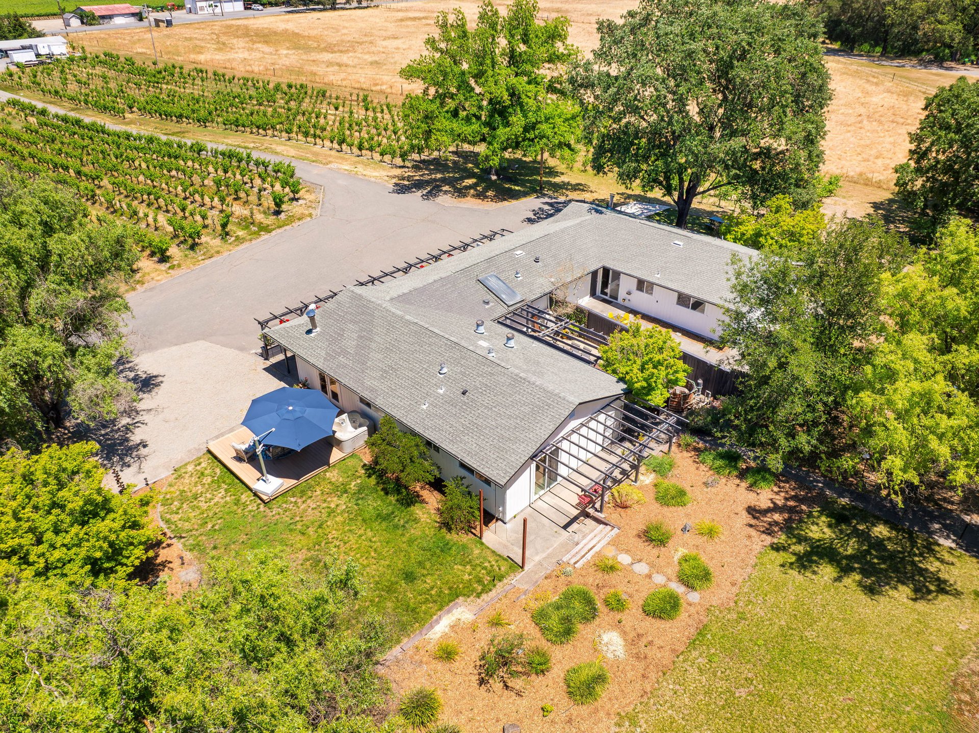 725 Lytton Station