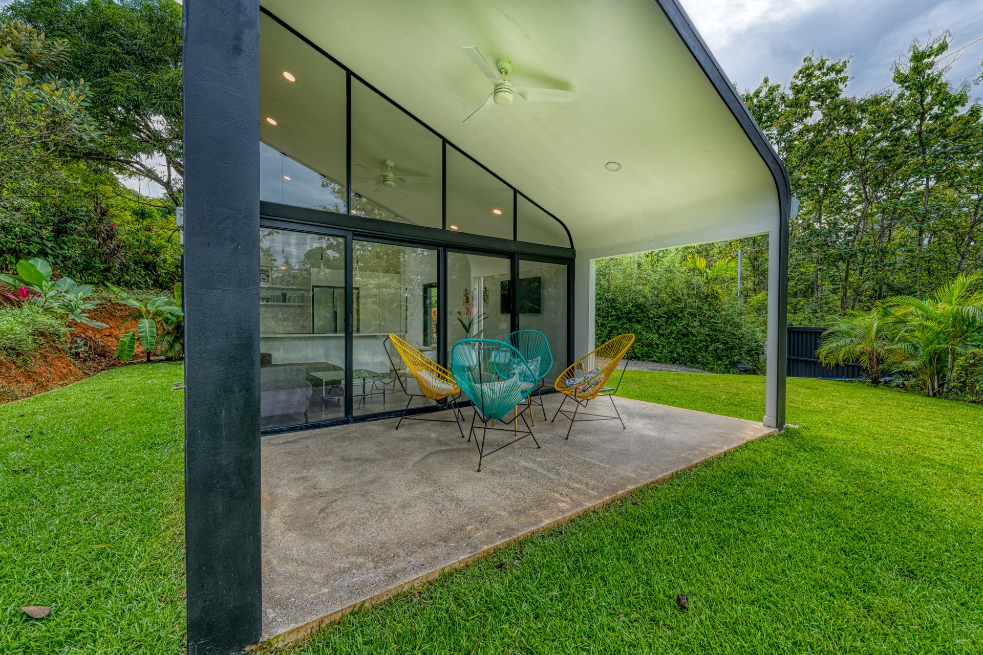 Modern Eco Villa in Central Uvita Only 5 Minutes from Surf Beach