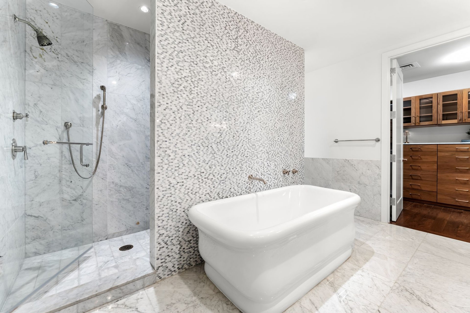 200 Congress Avenue #21E