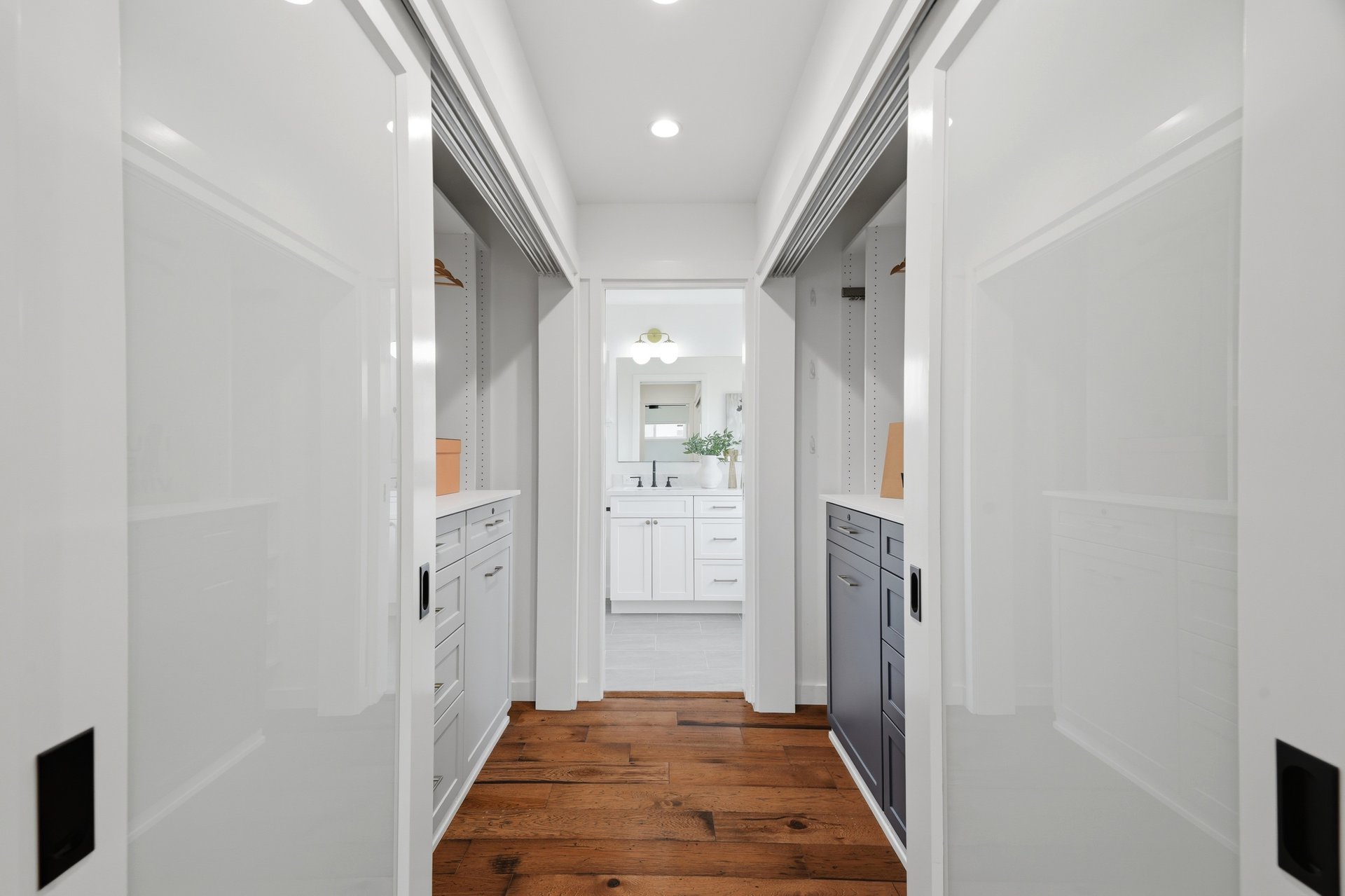 2133 Santa Cruz AVE