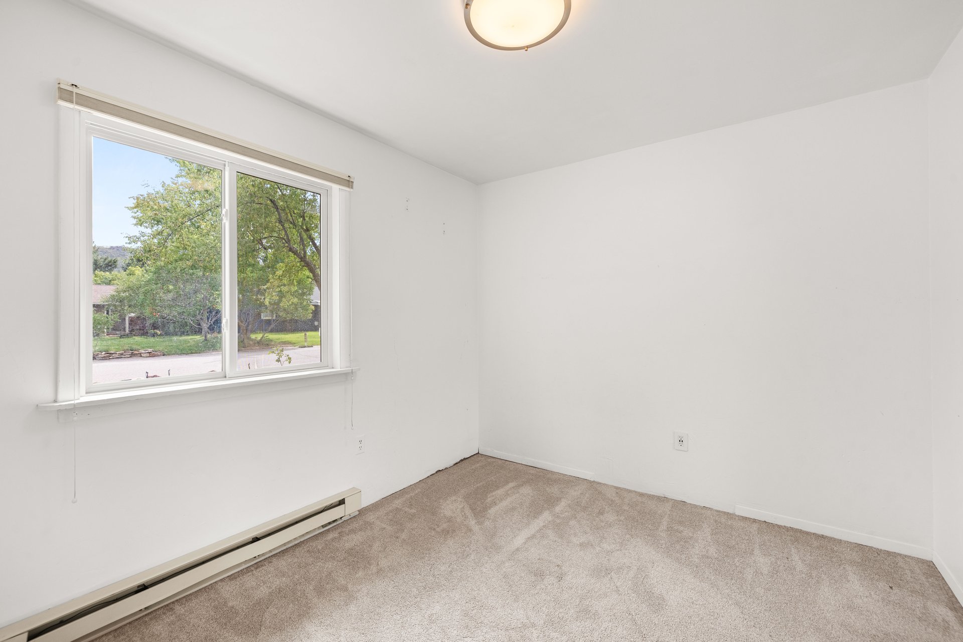 Spacious Mid-Valley Residence Near Crown Mountain Park