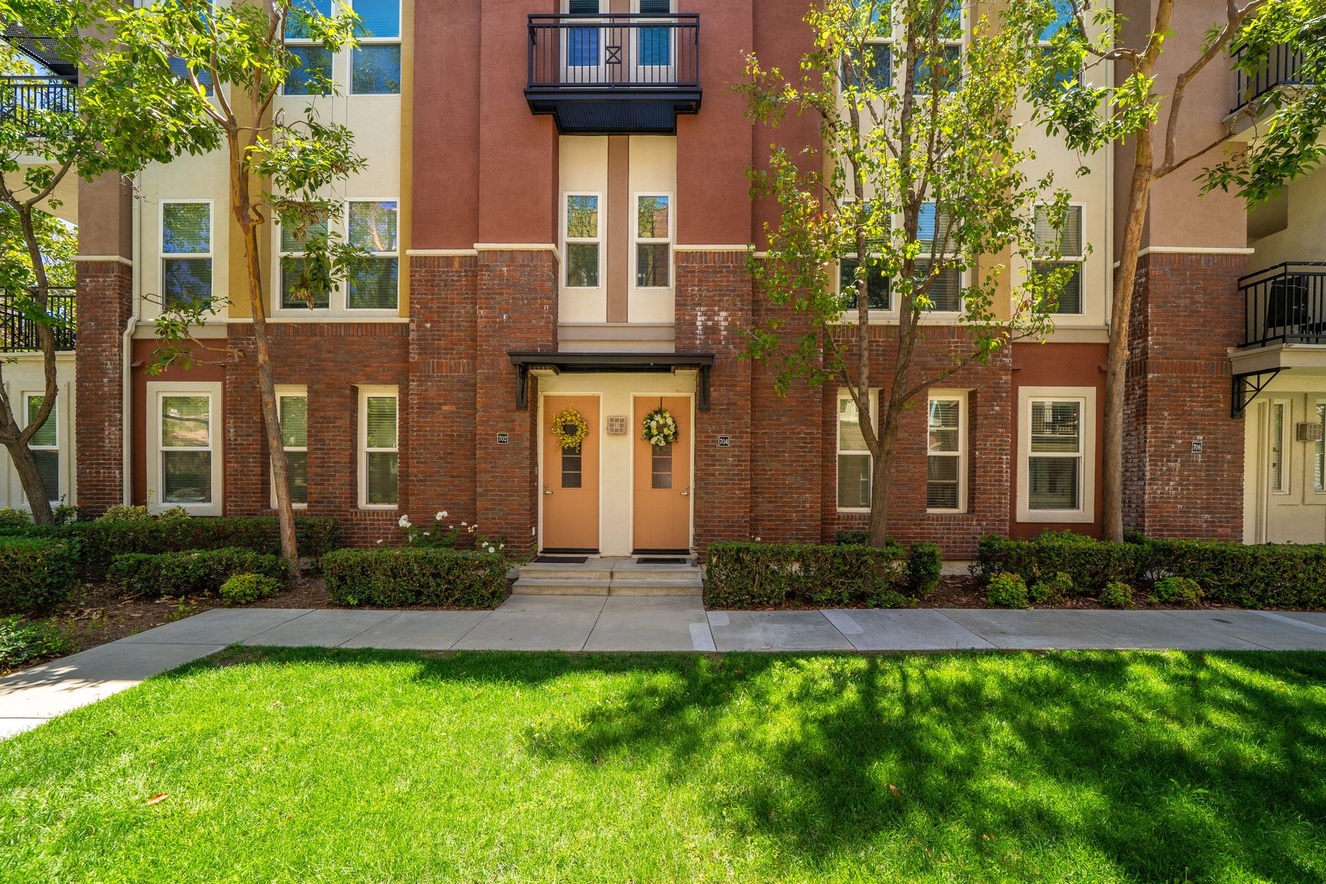 704 W 1st Street