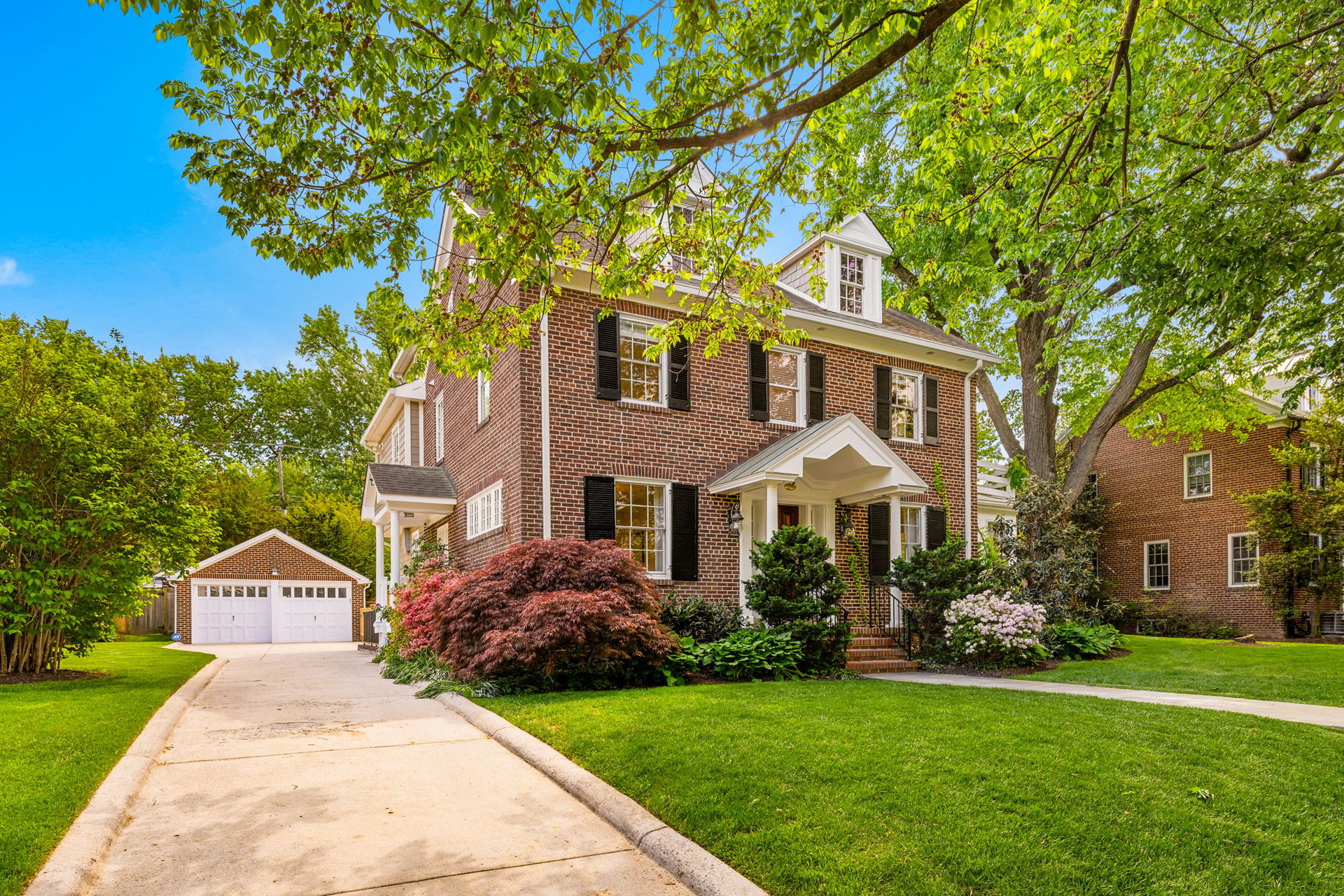 22 W OAK STREET