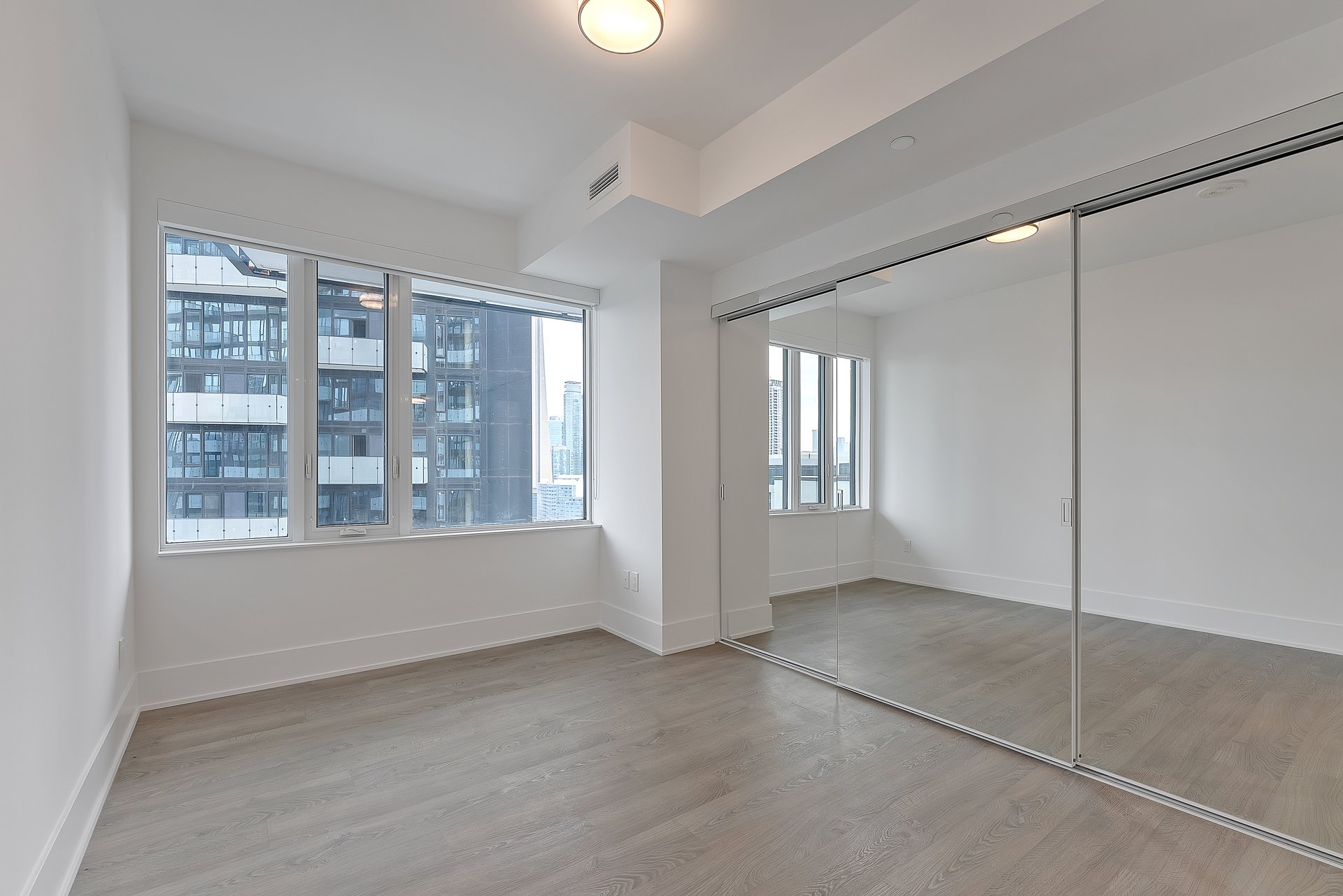470 Front St W Unit: 1412
