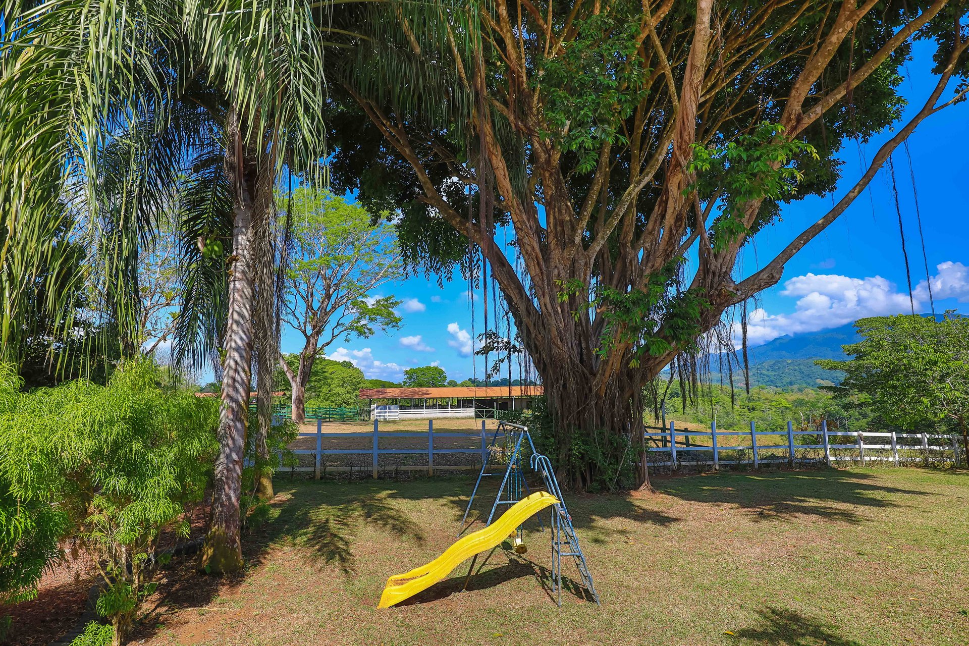 Hacienda-Style Retreat For Sale in Naranjito