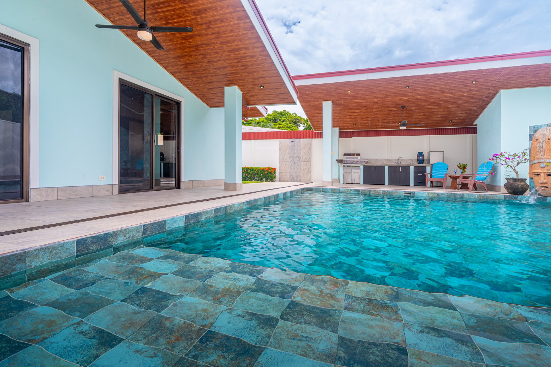 Villa Esmeralda - Big Pool. Big Lot. Big Lifestyle. Central Uvita, Walk to Everything!
