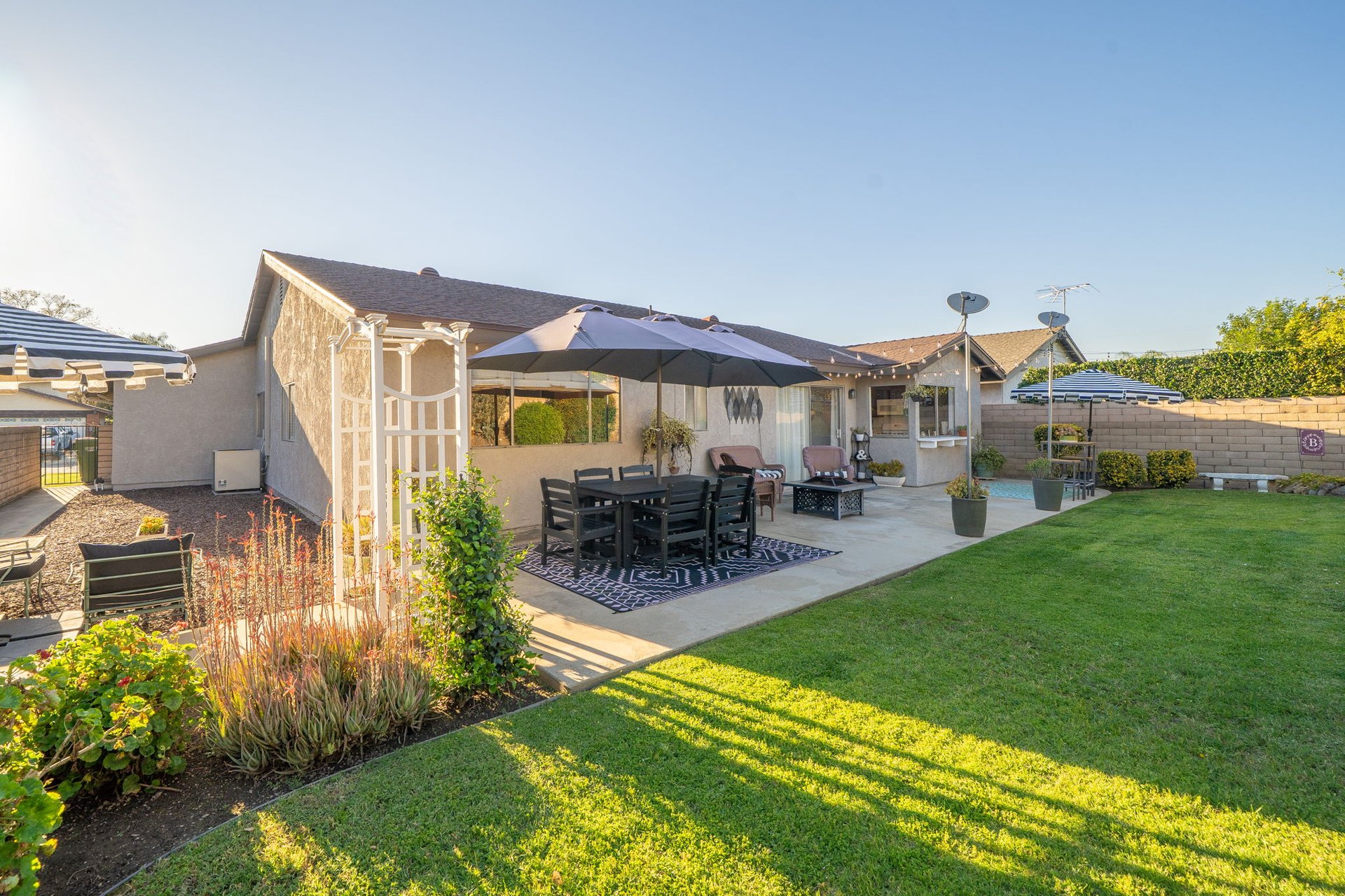 5022 N Burnaby
