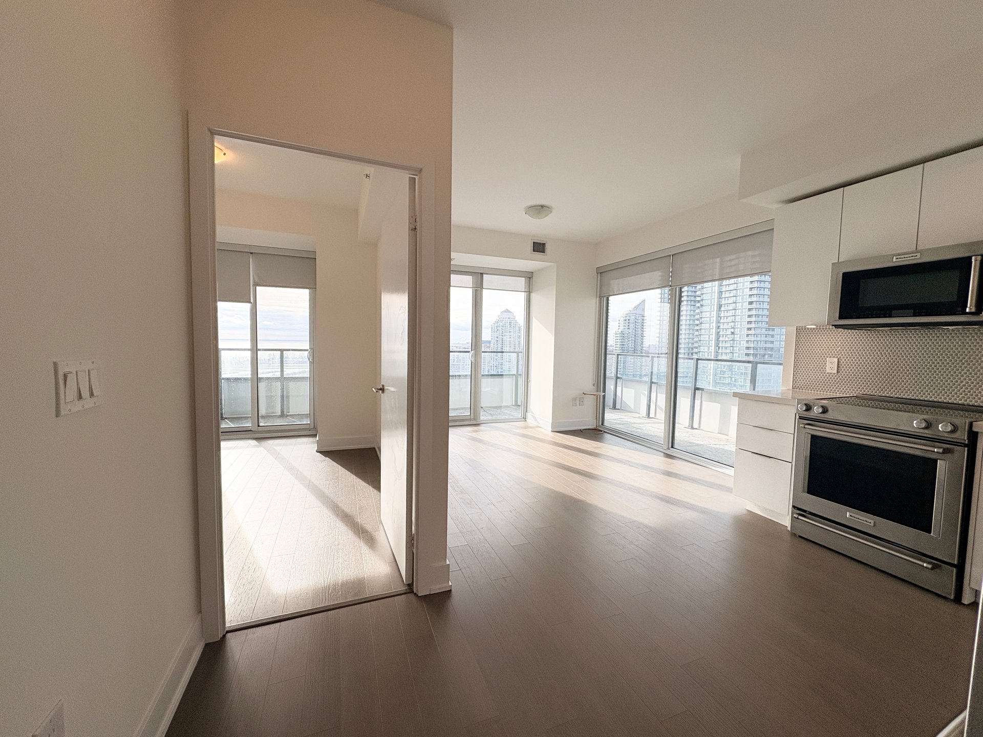 20 Shore Breeze Drive 1502