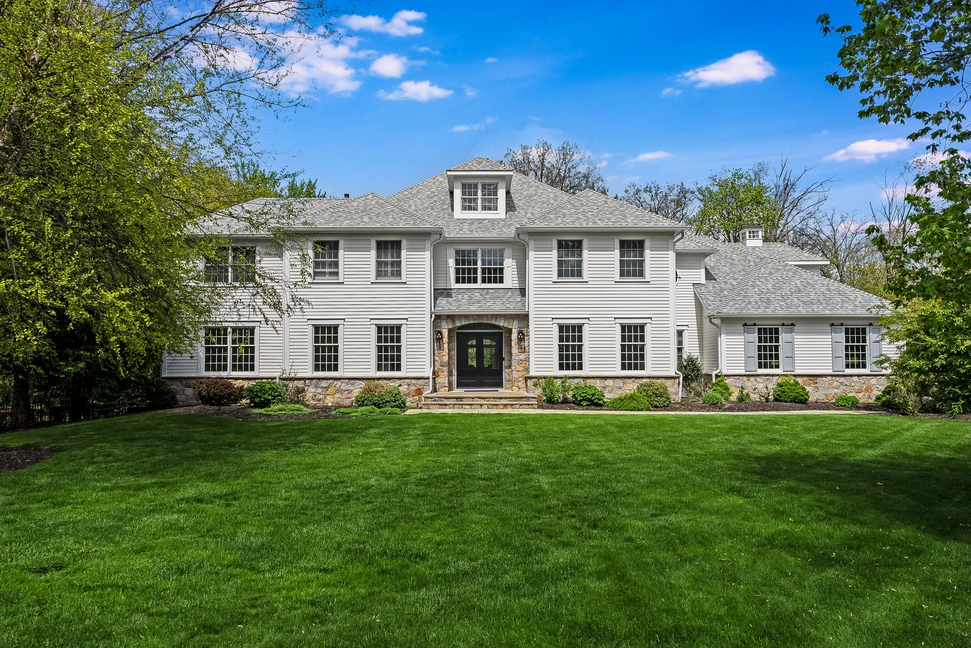 82 Woodman Ln