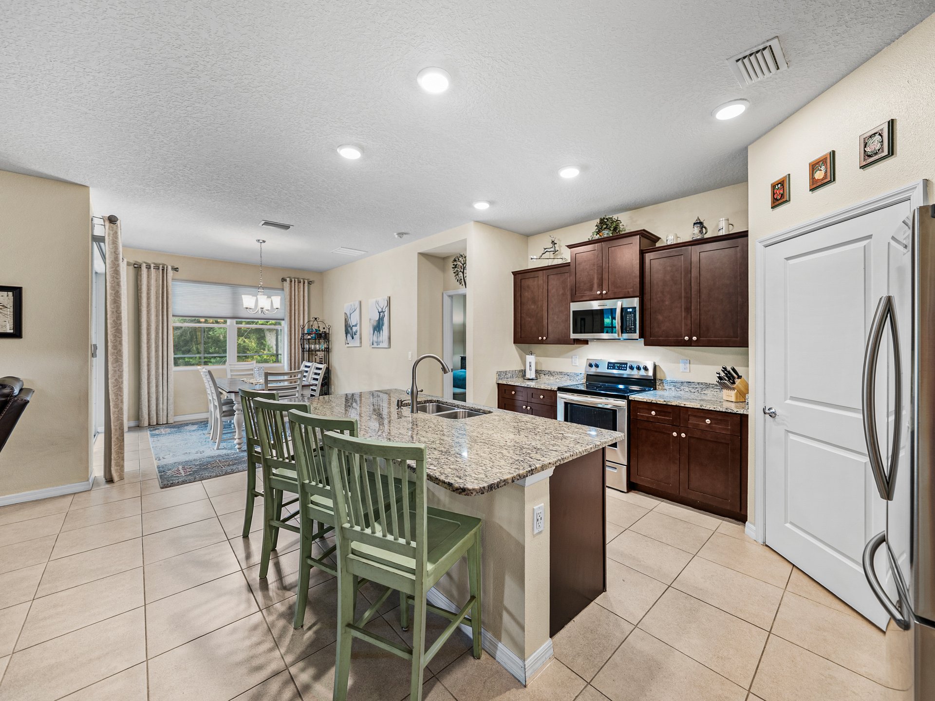 12615 EASTPOINTE DR