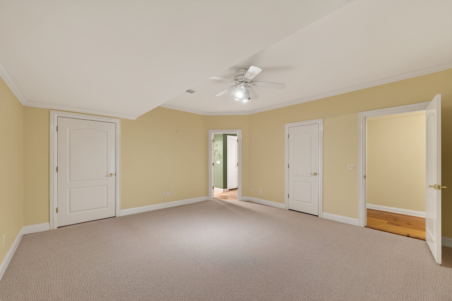 1055 Hedgerose Lane