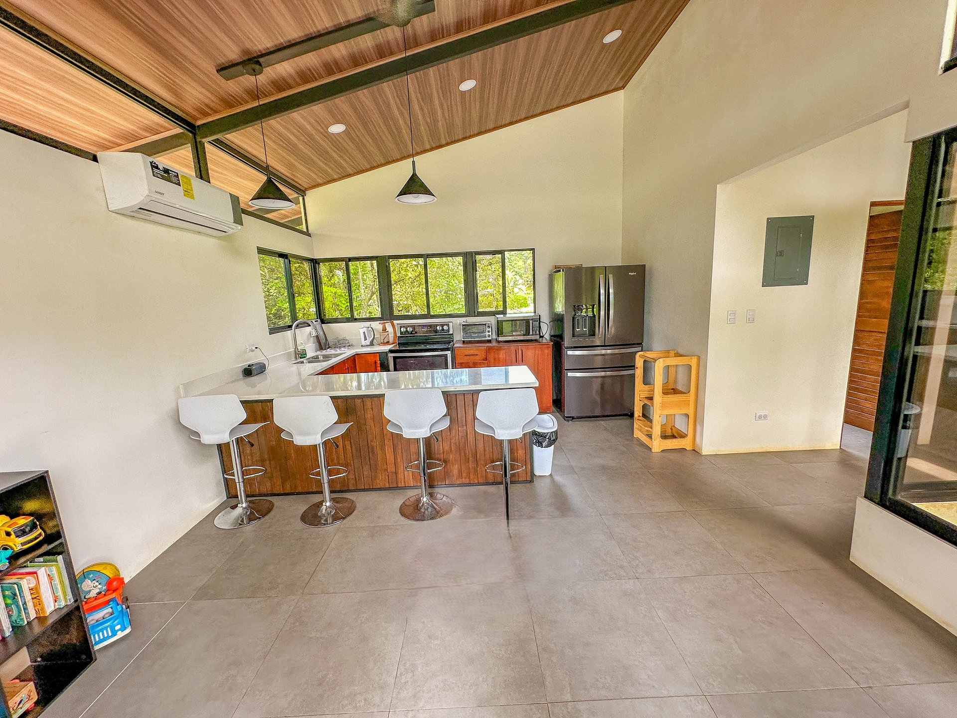 Charming 2-Bedroom Home in the Heart of Ojochal – Privacy, Convenience, and Opportunity Await!