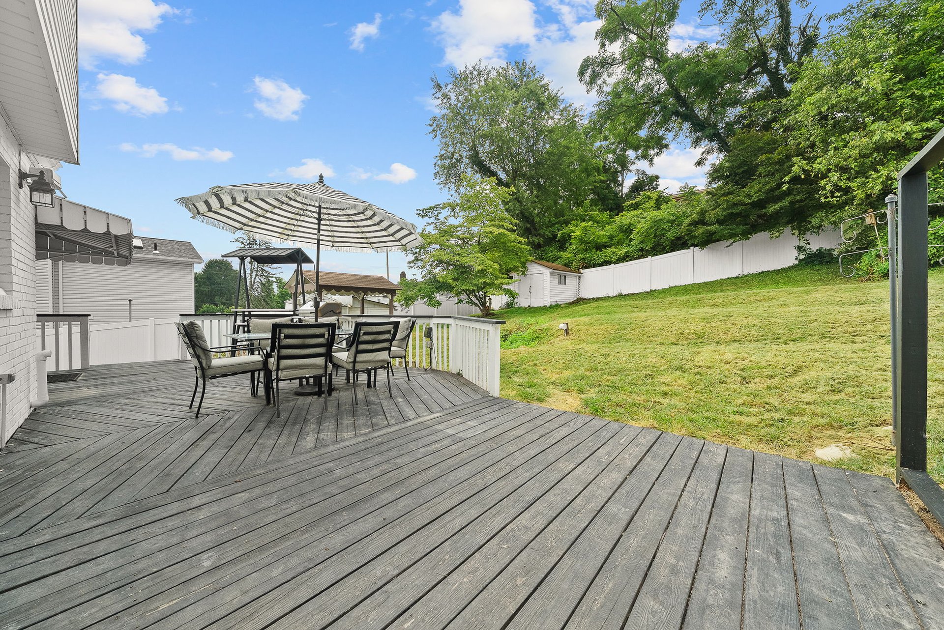 615 Lincoln Ave, Carnegie PA 15106