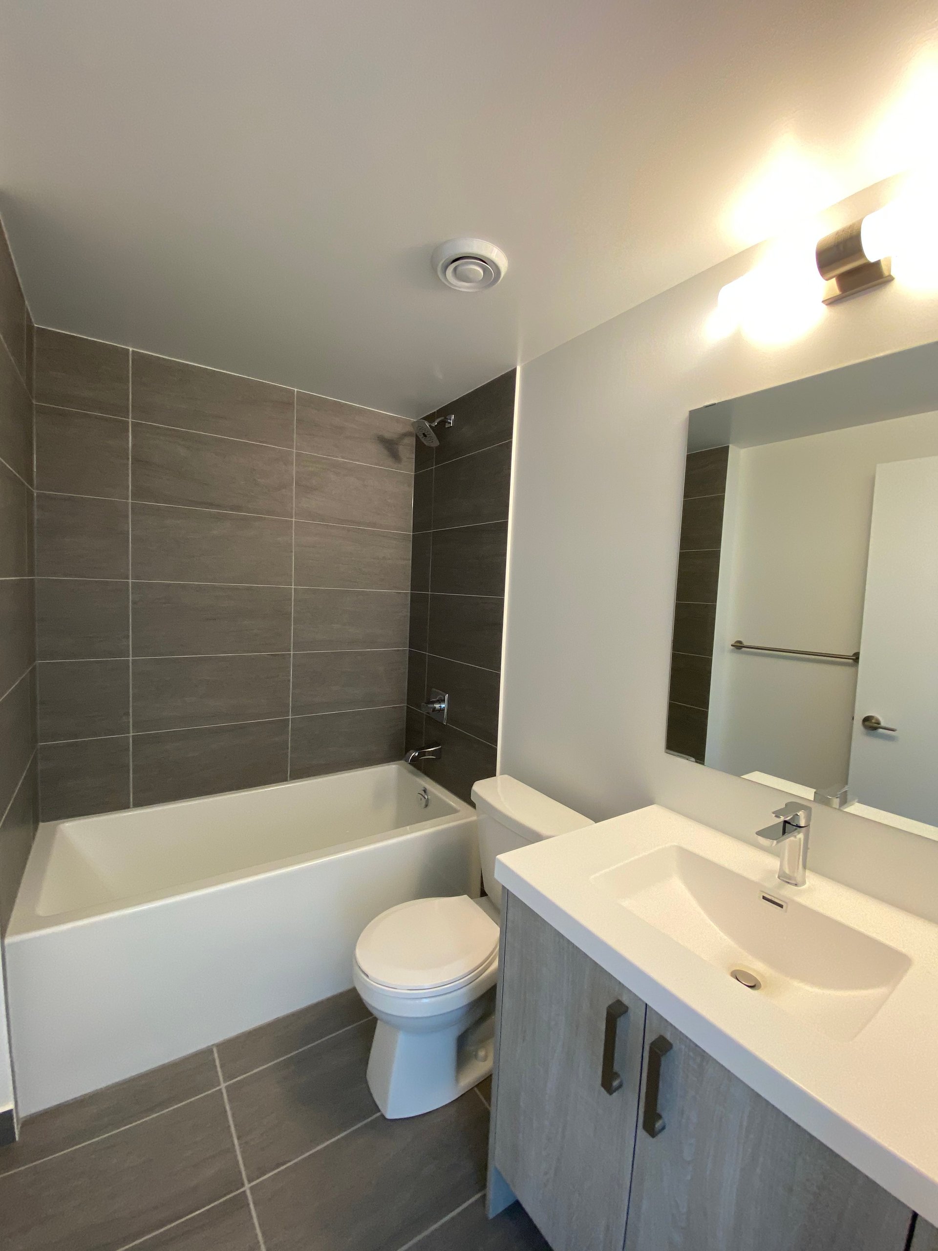77 Mutual Street Unit: 2206