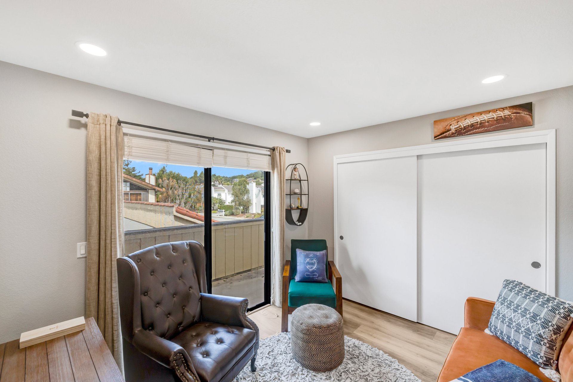 Charming Updated Townhouse Near the Ocean