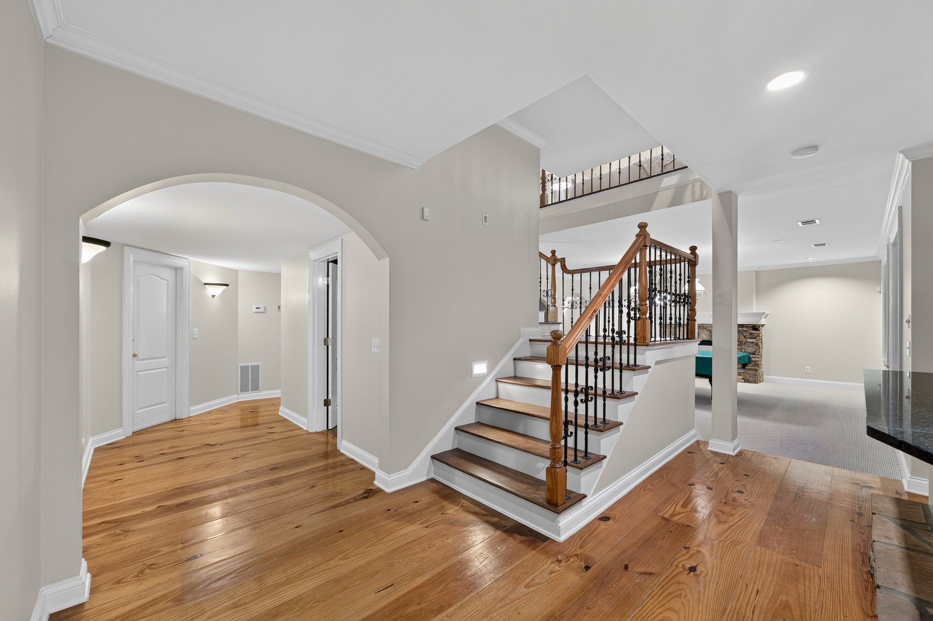 1055 Hedgerose Lane