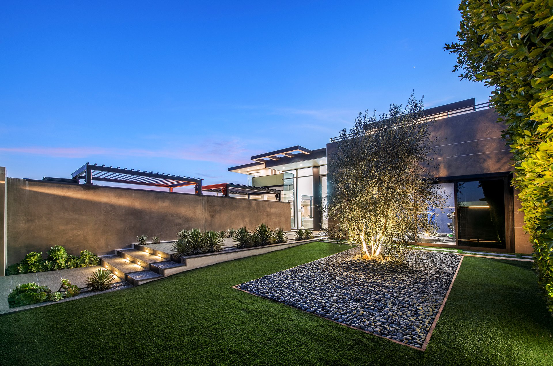 2301 Hercules Dr, Hollywood Hills