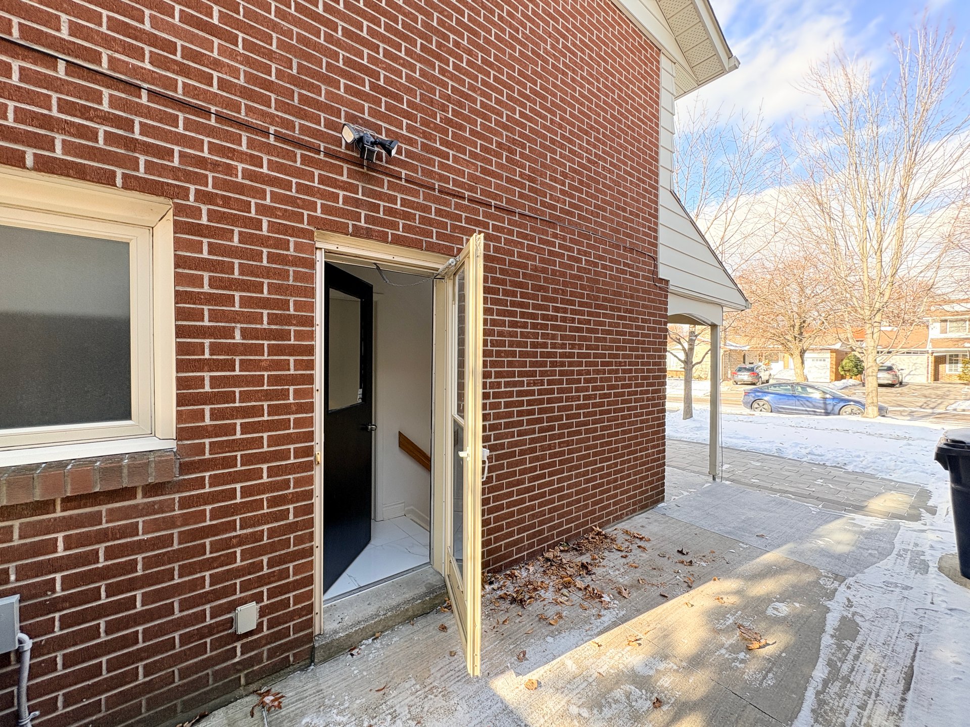 8 Ravencliff Crescent