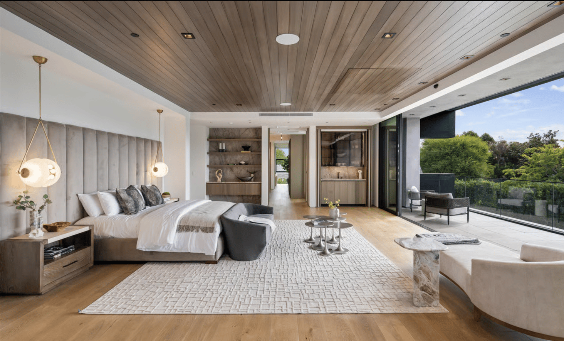 The Monocle, Holmby Hills