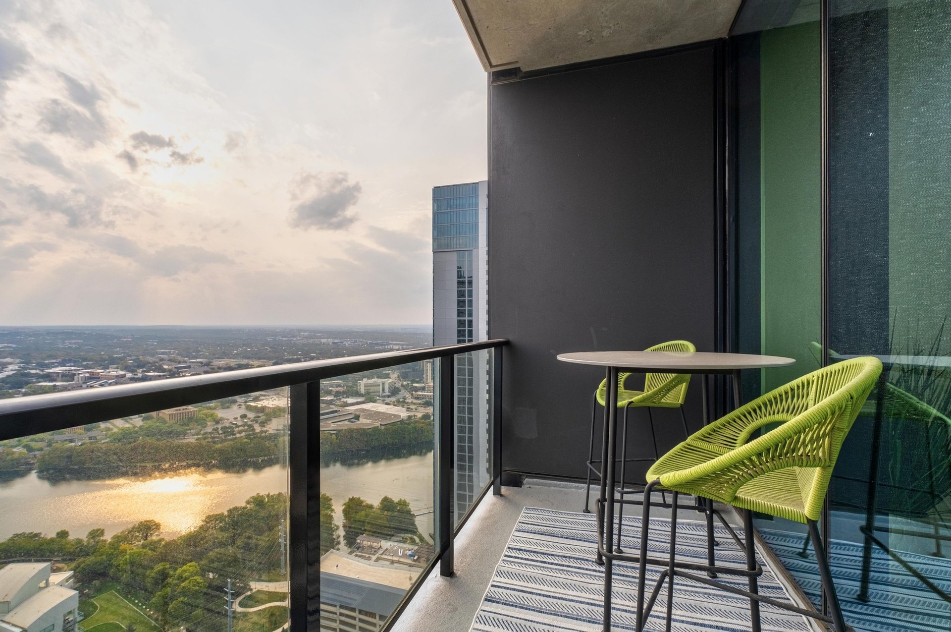 610 Davis Street #3902