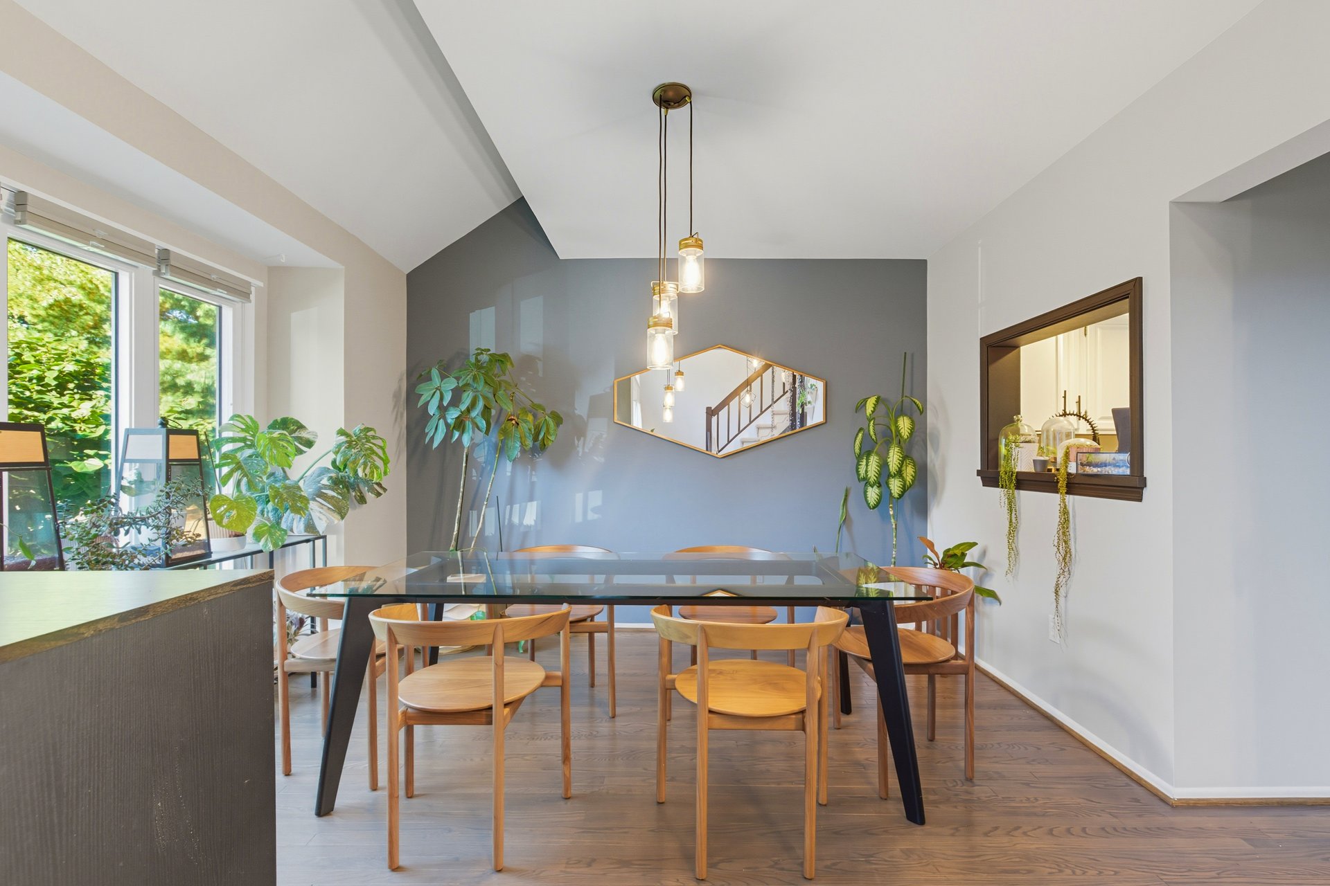 Turnkey 2 Bed Townhome plus Den & Designer Finishes 
