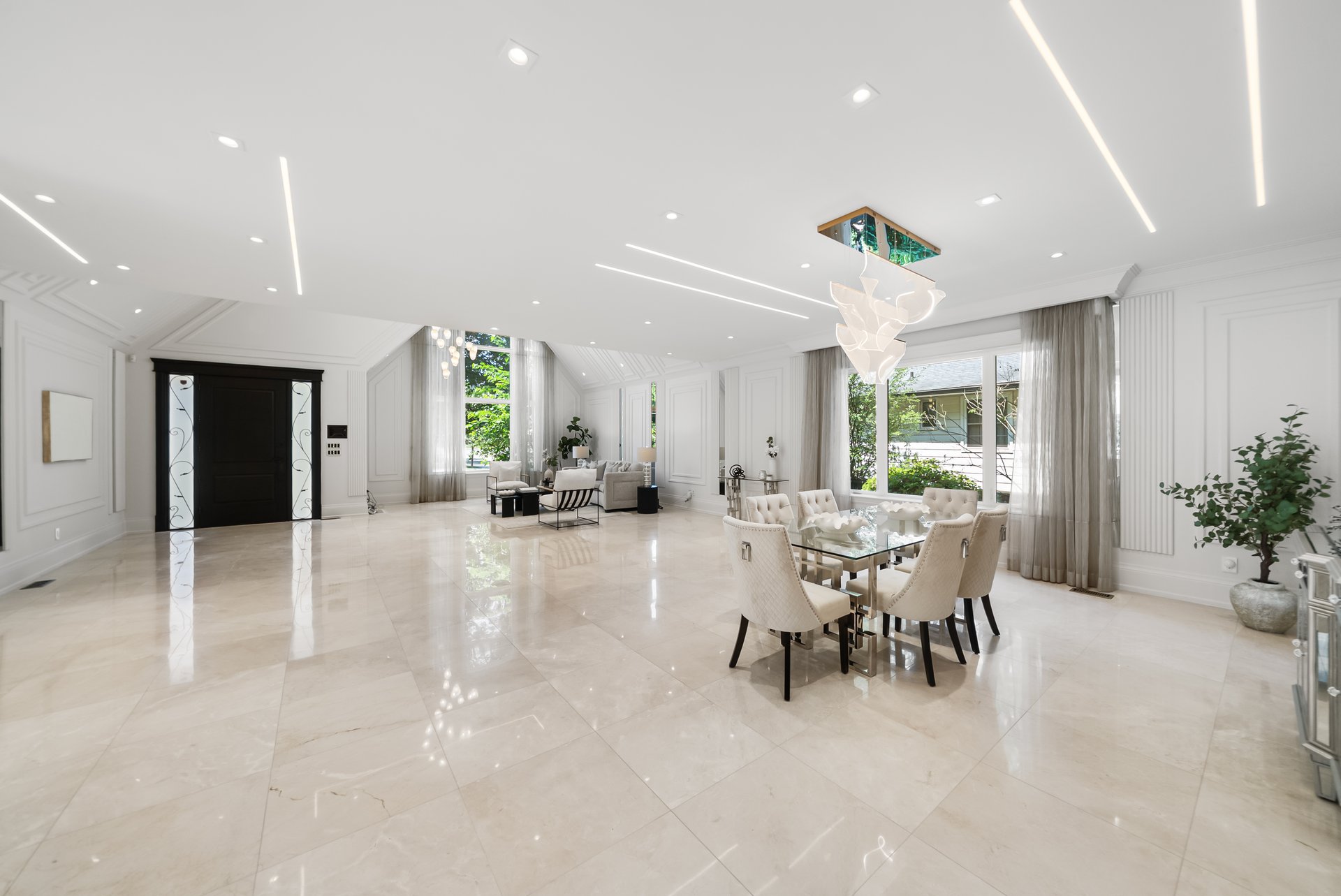 3168 Lakeshore Rd W