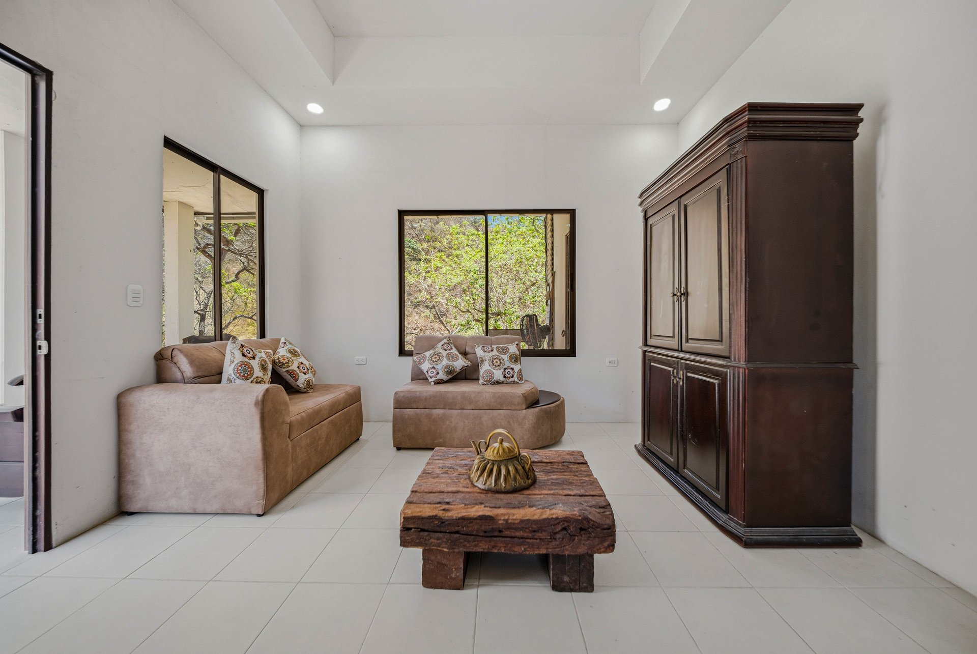Finca Las Ventanas | Expansive Mountain View Estate Near Potrero
