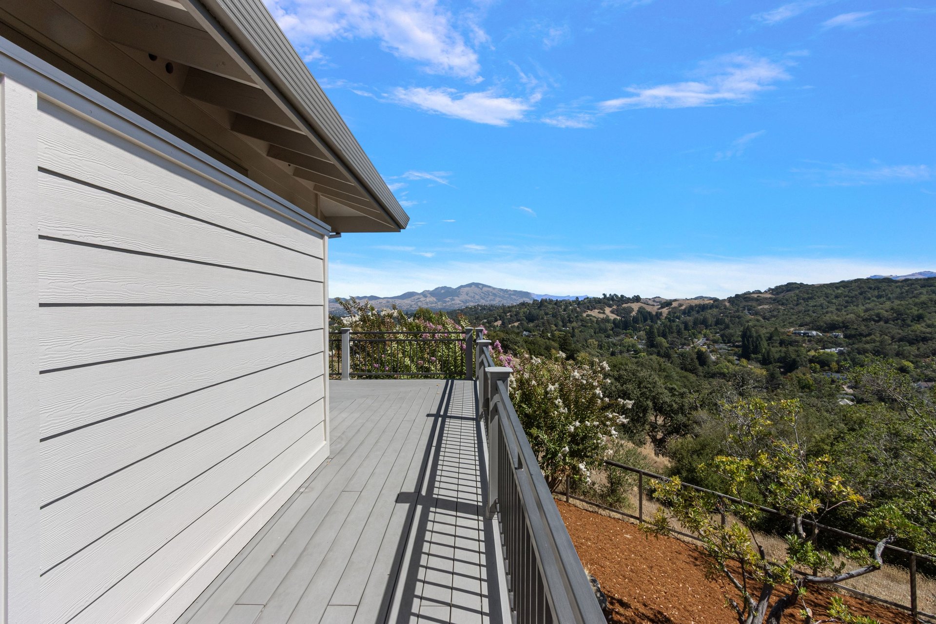 809 Mountain View Dr