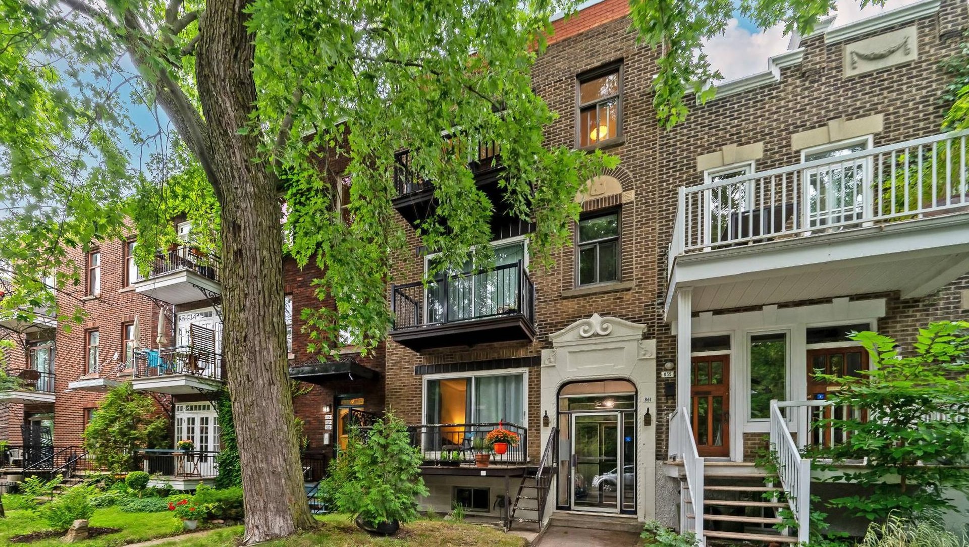 Outremont | Classic triplex in a sought-after area