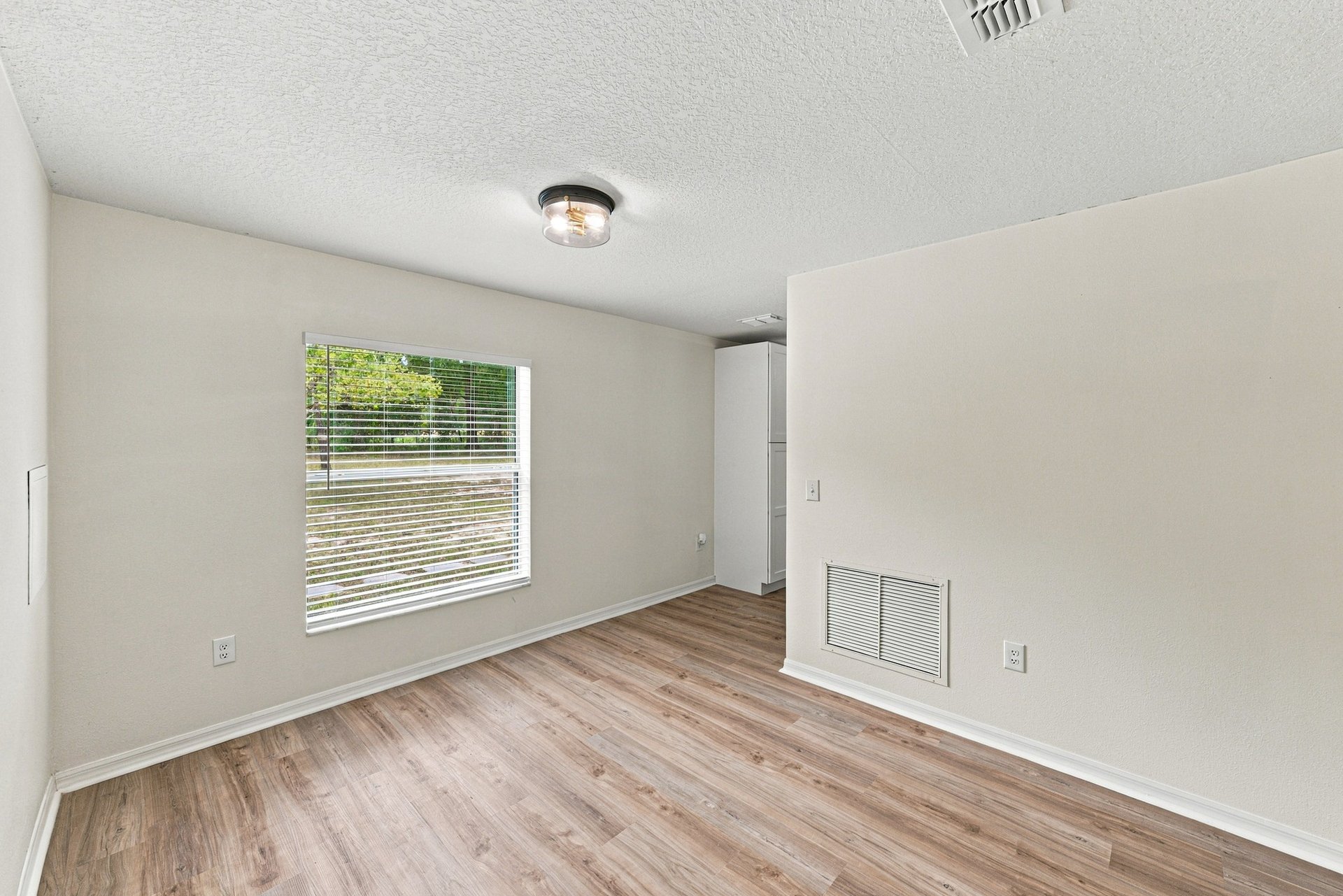 760 NW 52ND AVE