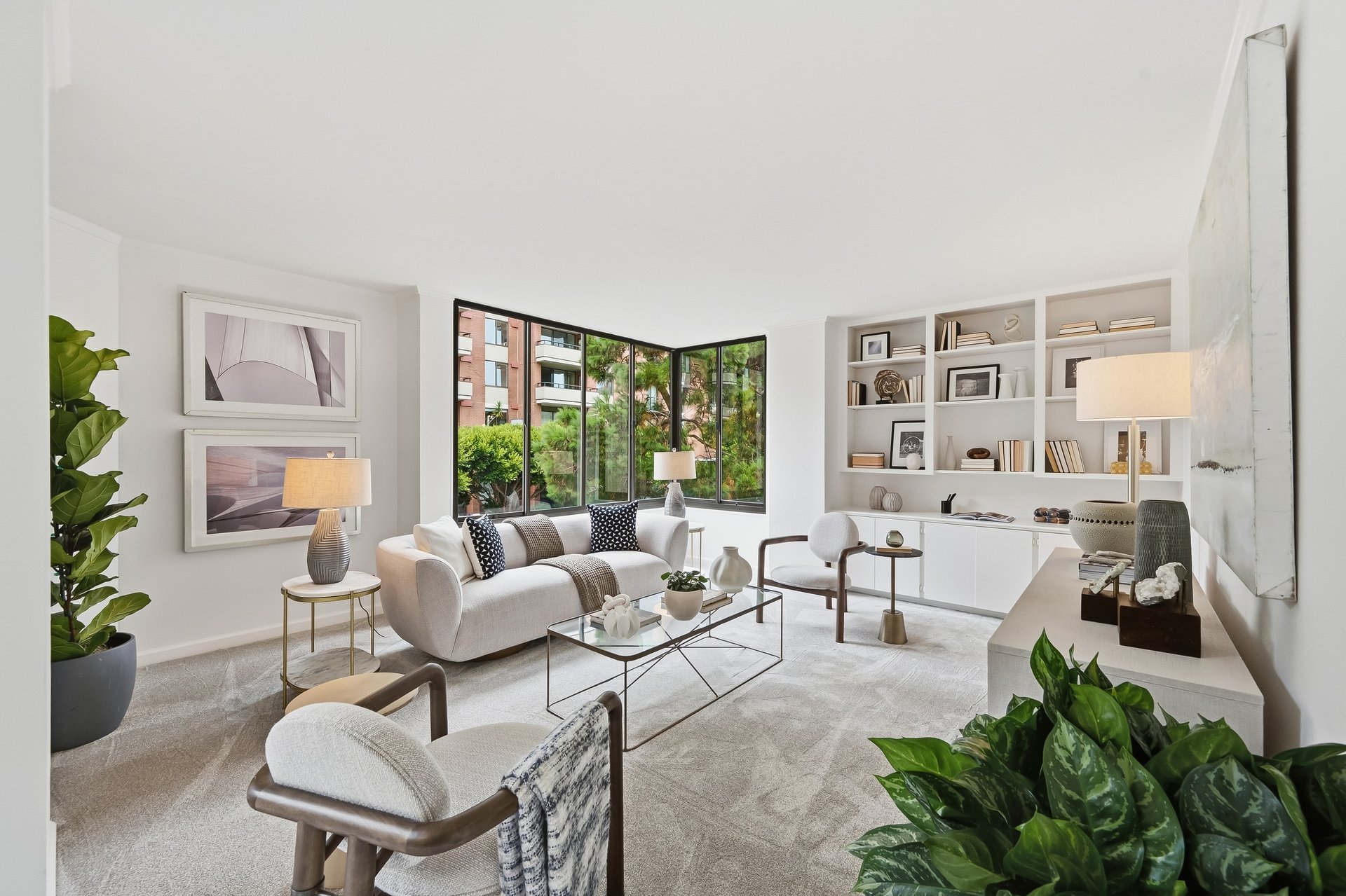 A Spacious North Waterfront Retreat