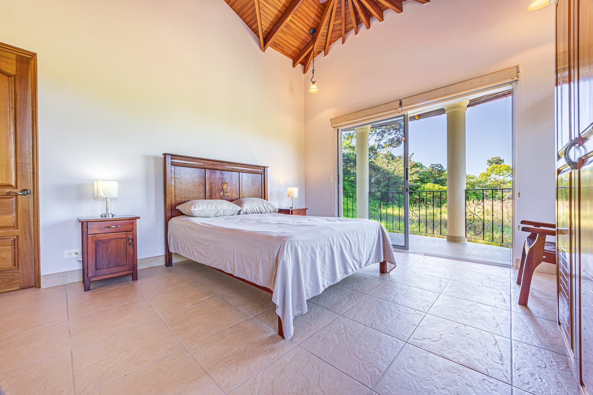 Elegant 3 Bedroom + Office Jungle Home in Puesta Del Sol, Ojochal