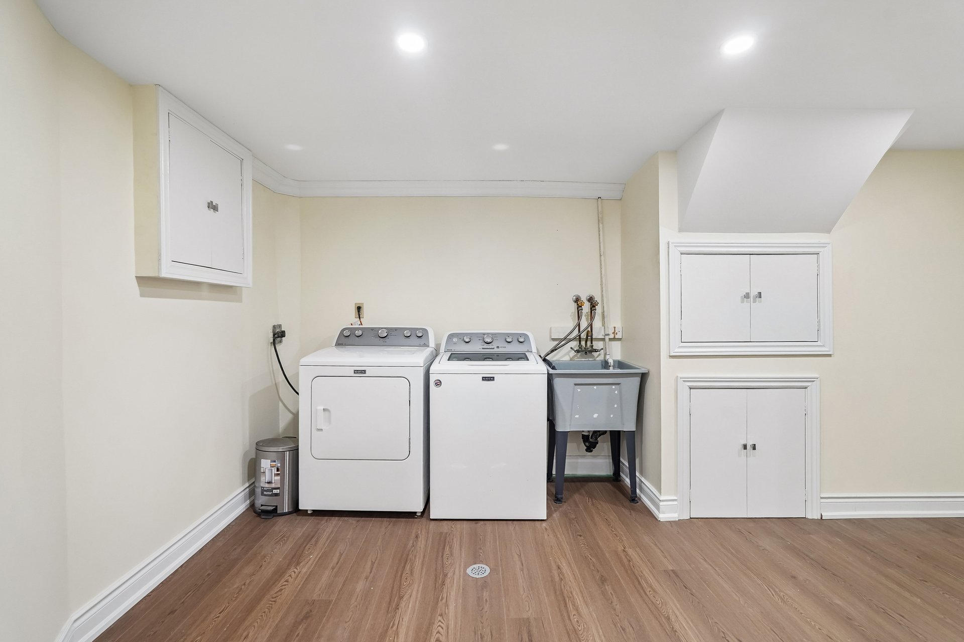 Move-in ready in the heart of Glen Abbey
