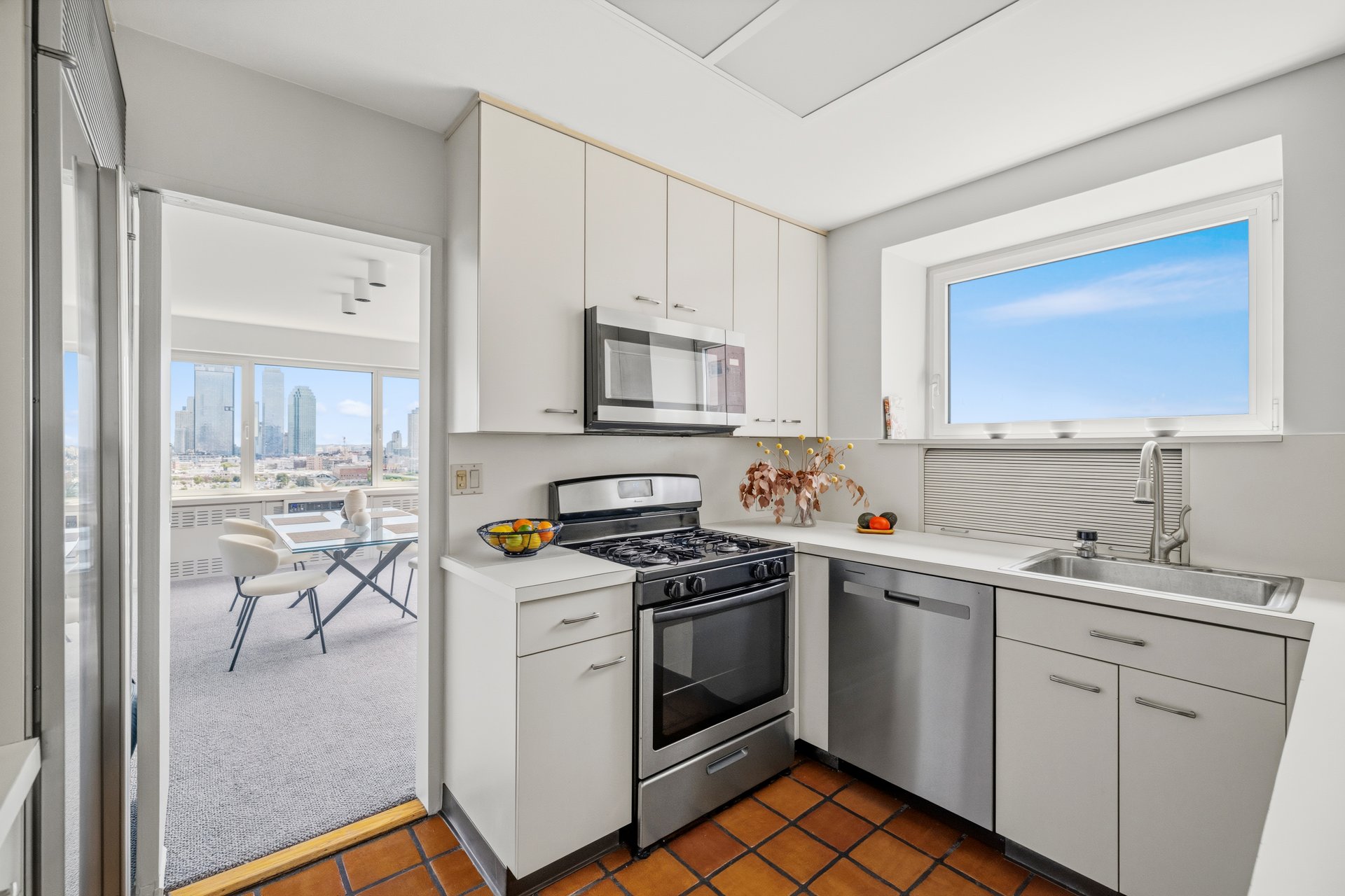 25 Sutton Place South