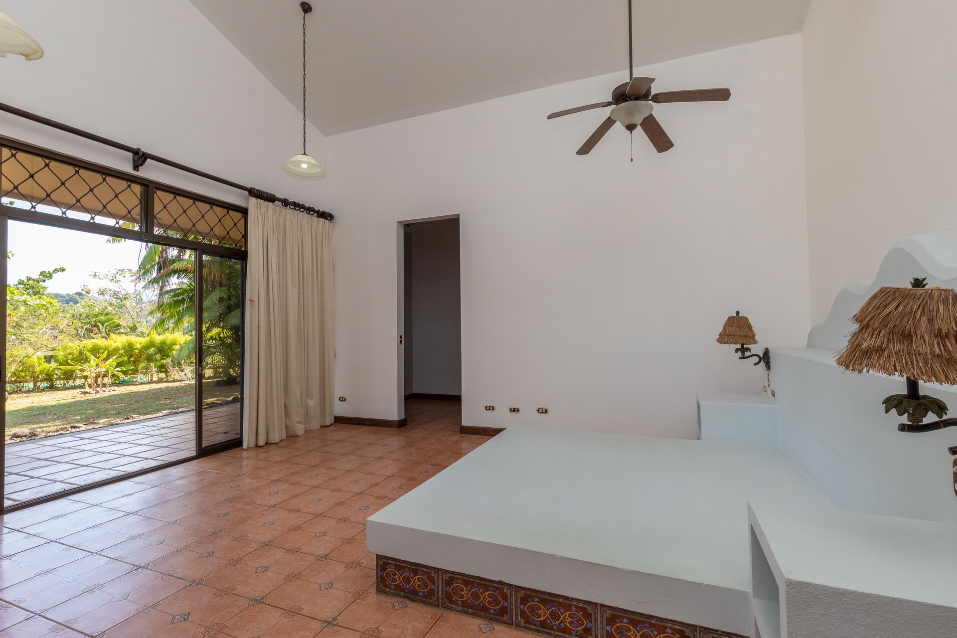 Hacienda-Style Retreat For Sale in Naranjito