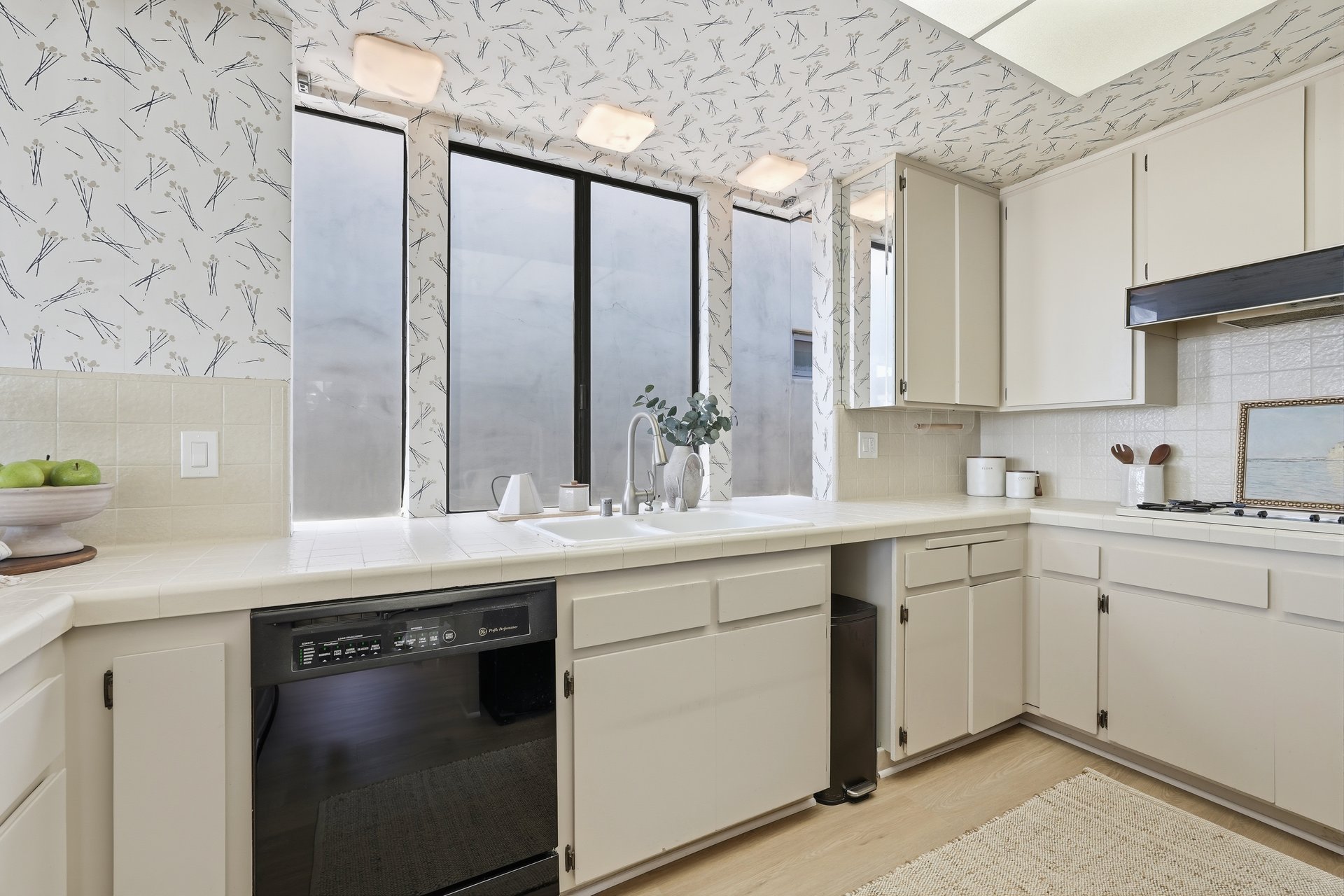 2516 The Strand