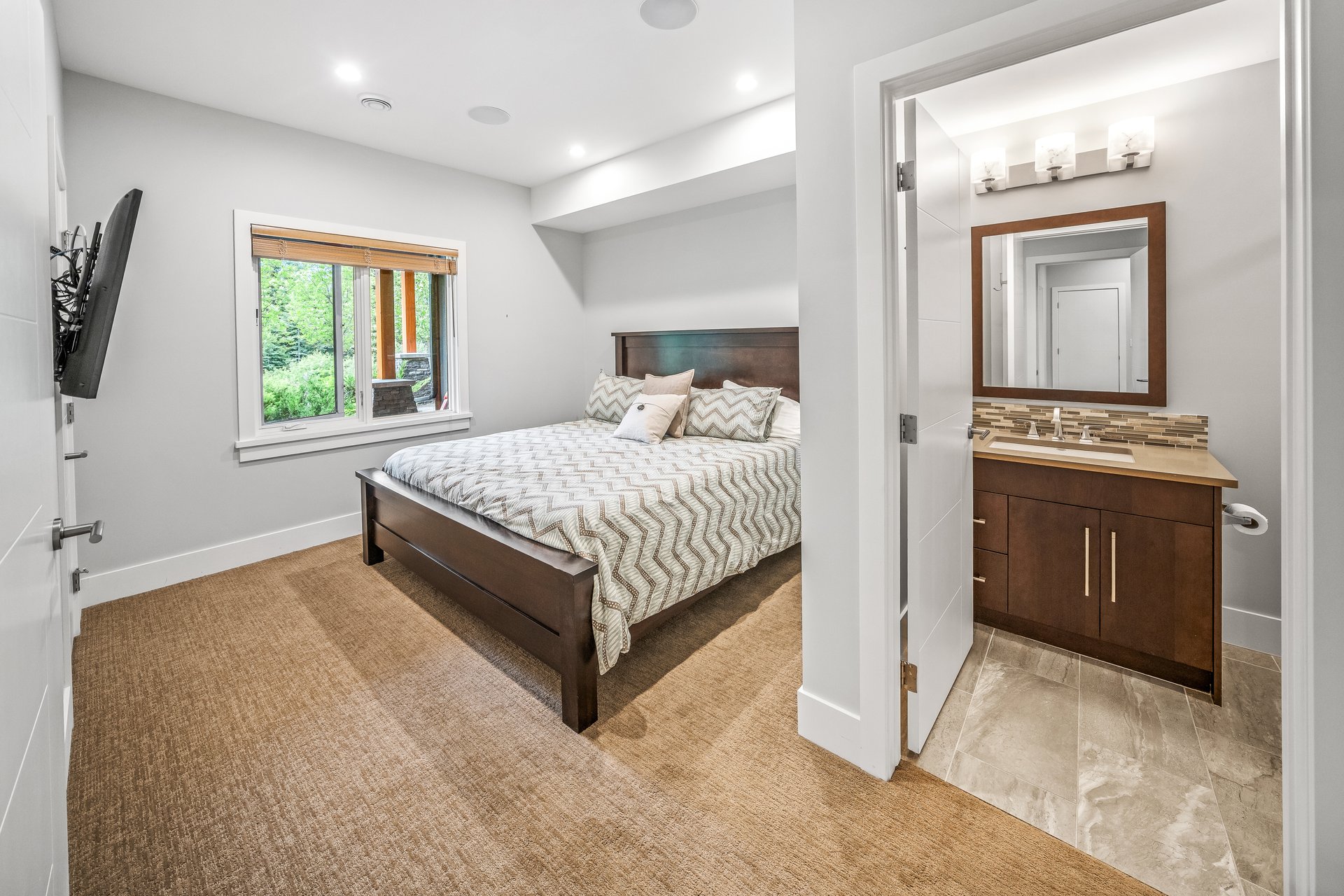 19 Creekside Mews