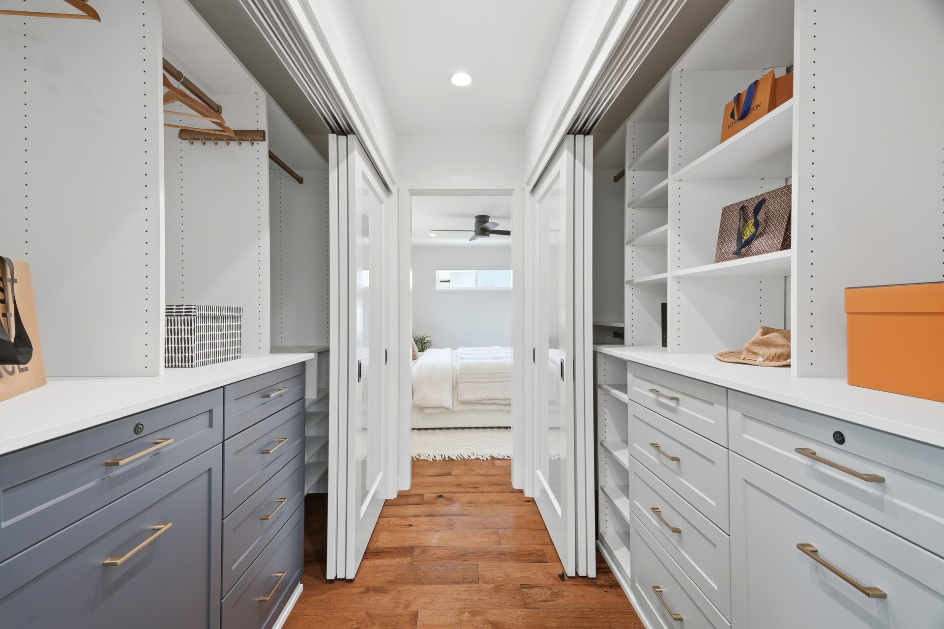 2133 Santa Cruz AVE