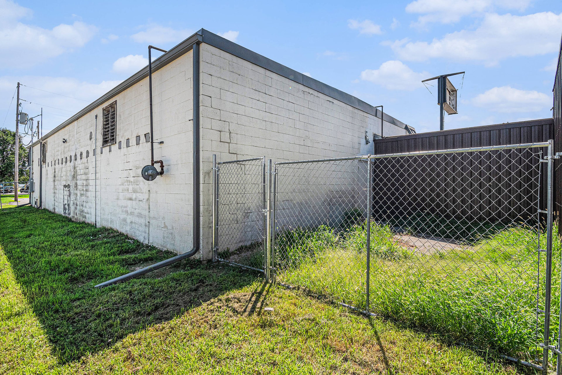 3525 N 90th