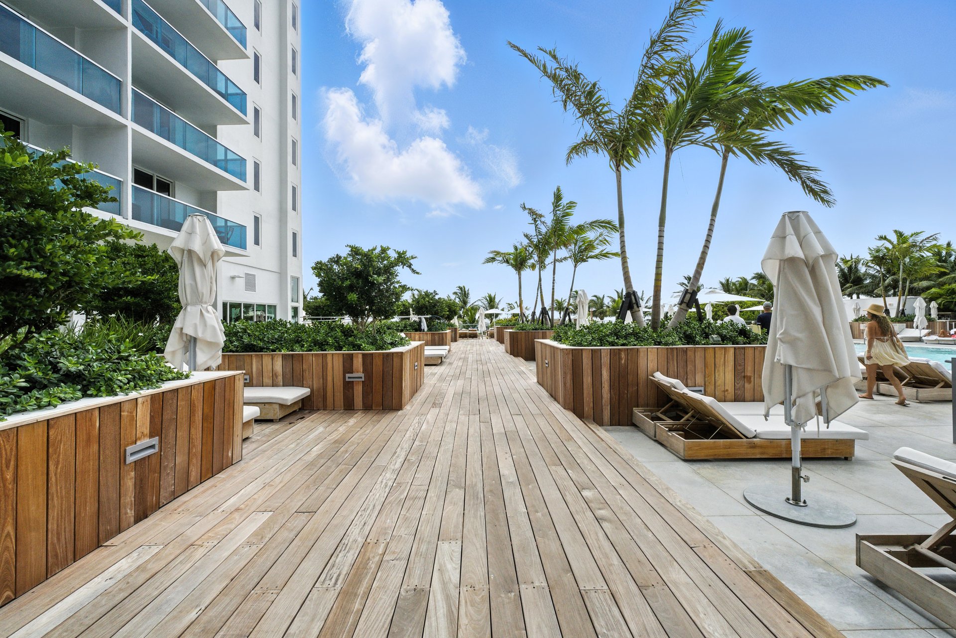2301 Collins Ave #318  