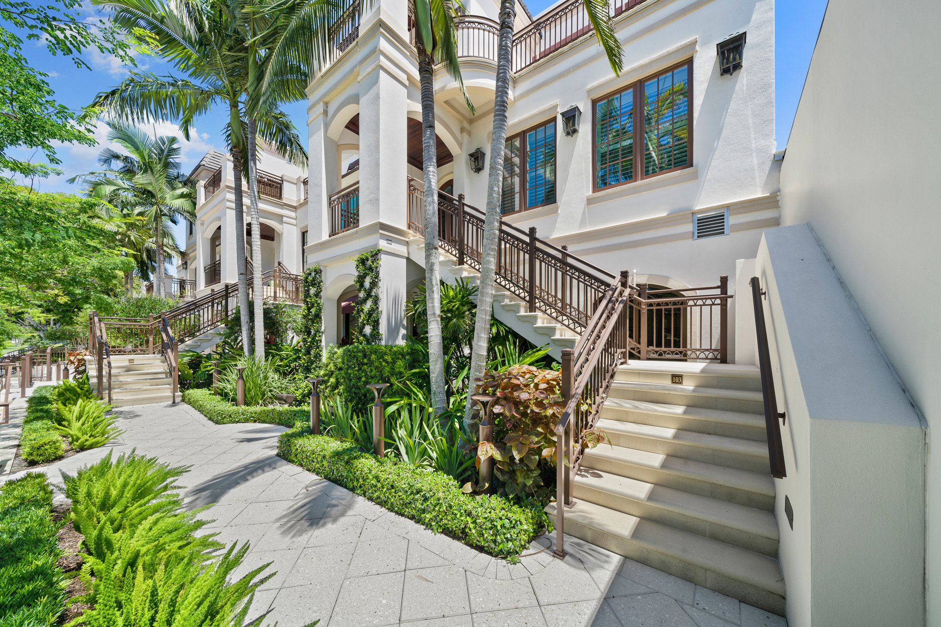 OLDE NAPLES