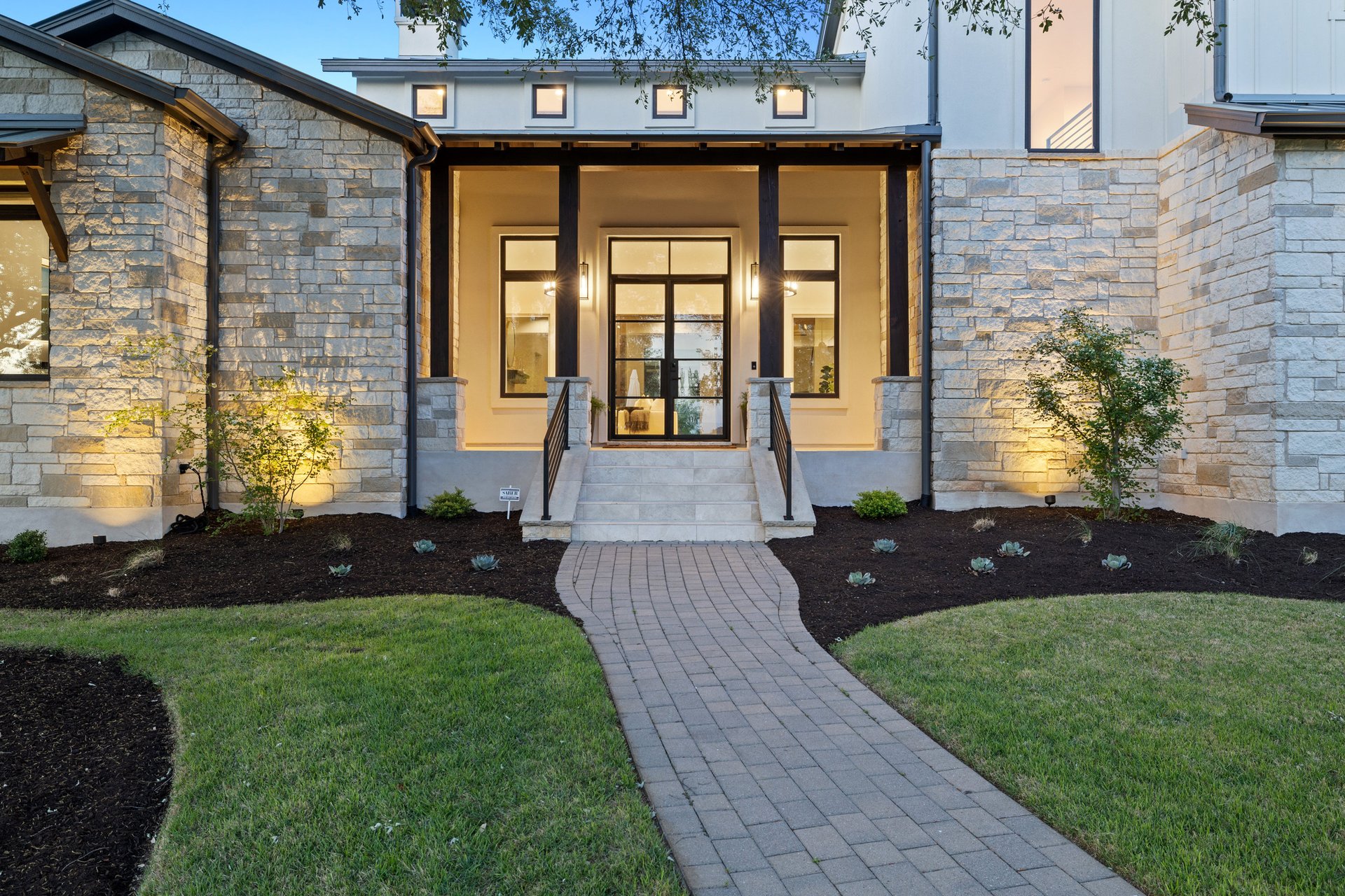 8325 Lakewood Ridge Cv